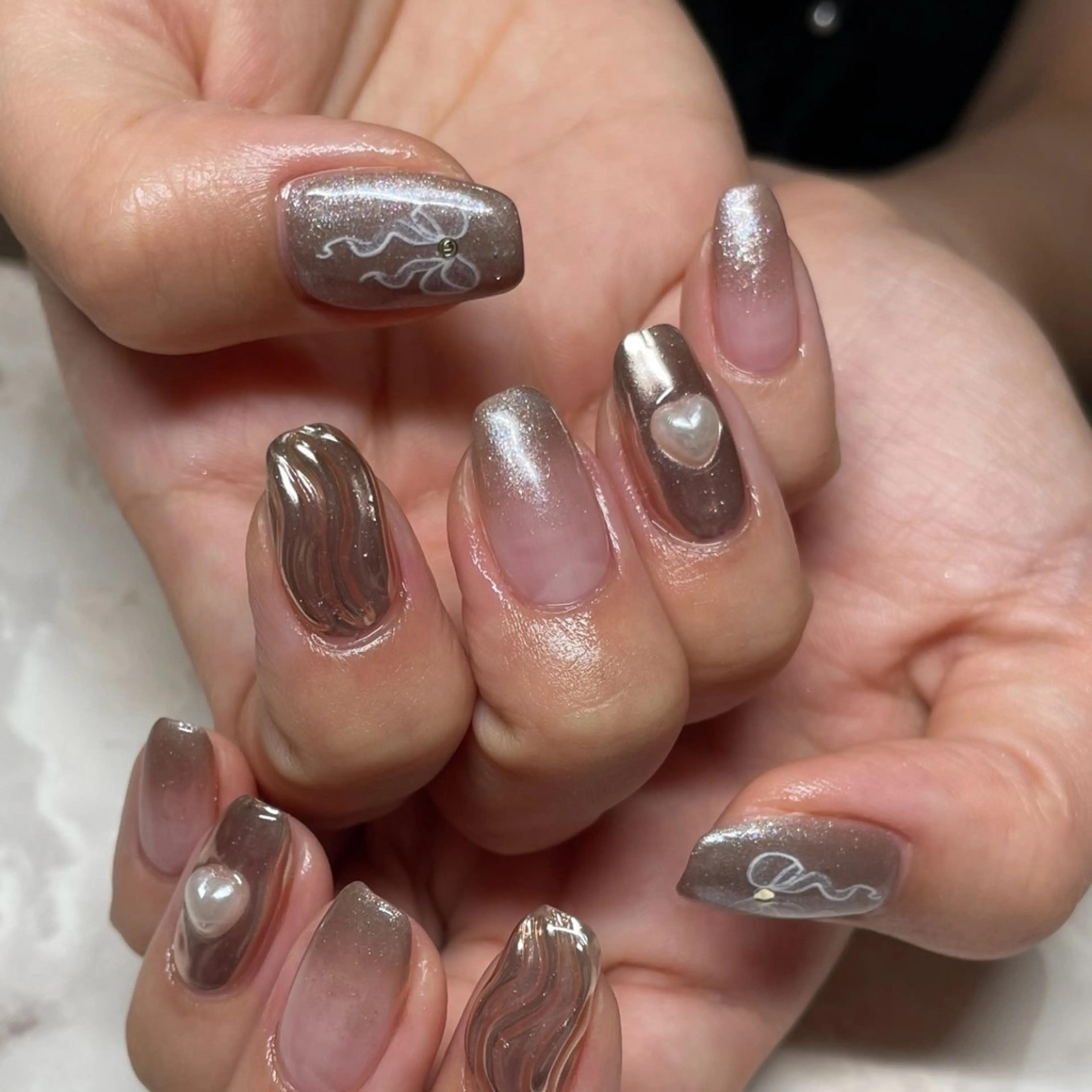 ネイル グラデーション ミラーネイル ハンドネイル 🦋hana / nail / AOのネイルデザイン