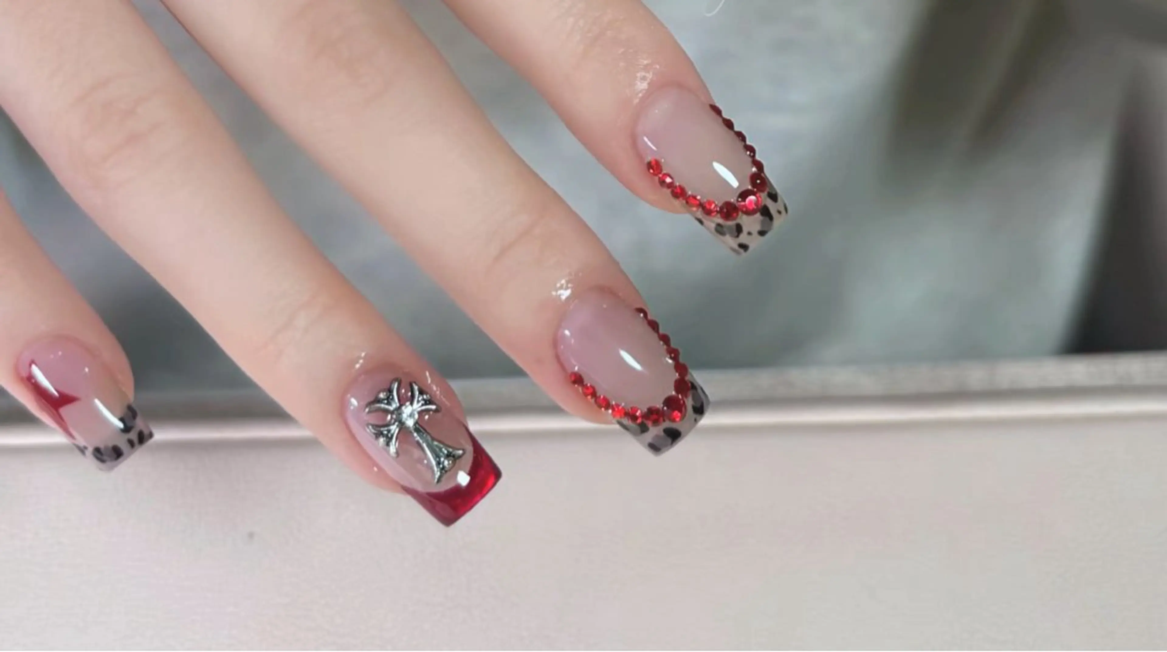 ネイル フレンチネイル グラデーション キラキラネイル 韓国ネイル マグネットネイル ハンドネイル 🎀YooLi Nail salonのネイルデザイン