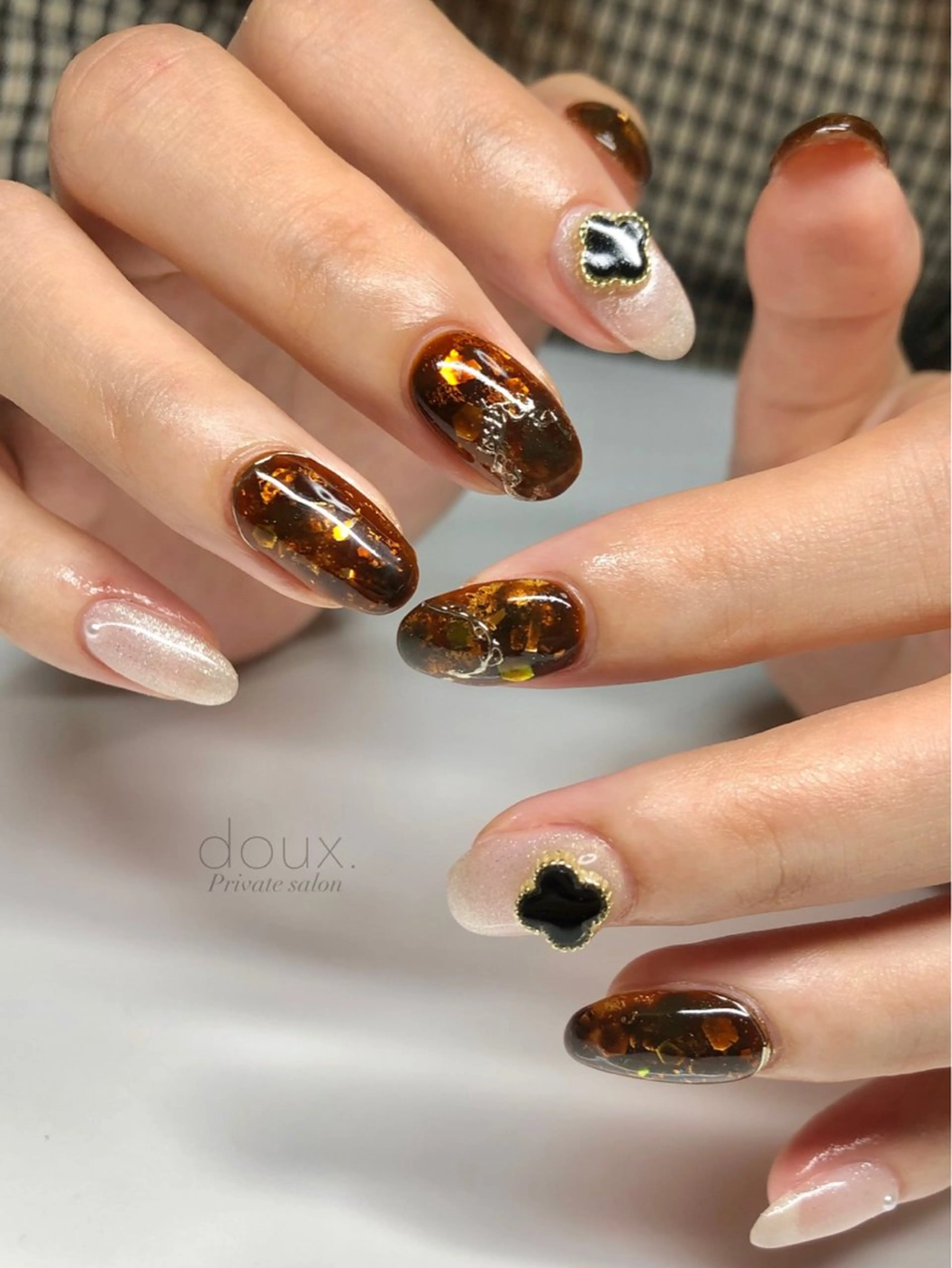 ネイル べっ甲ネイル キラキラネイル 韓国ネイル マグネットネイル ミラーネイル ハンドネイル doux. nailのネイルデザイン