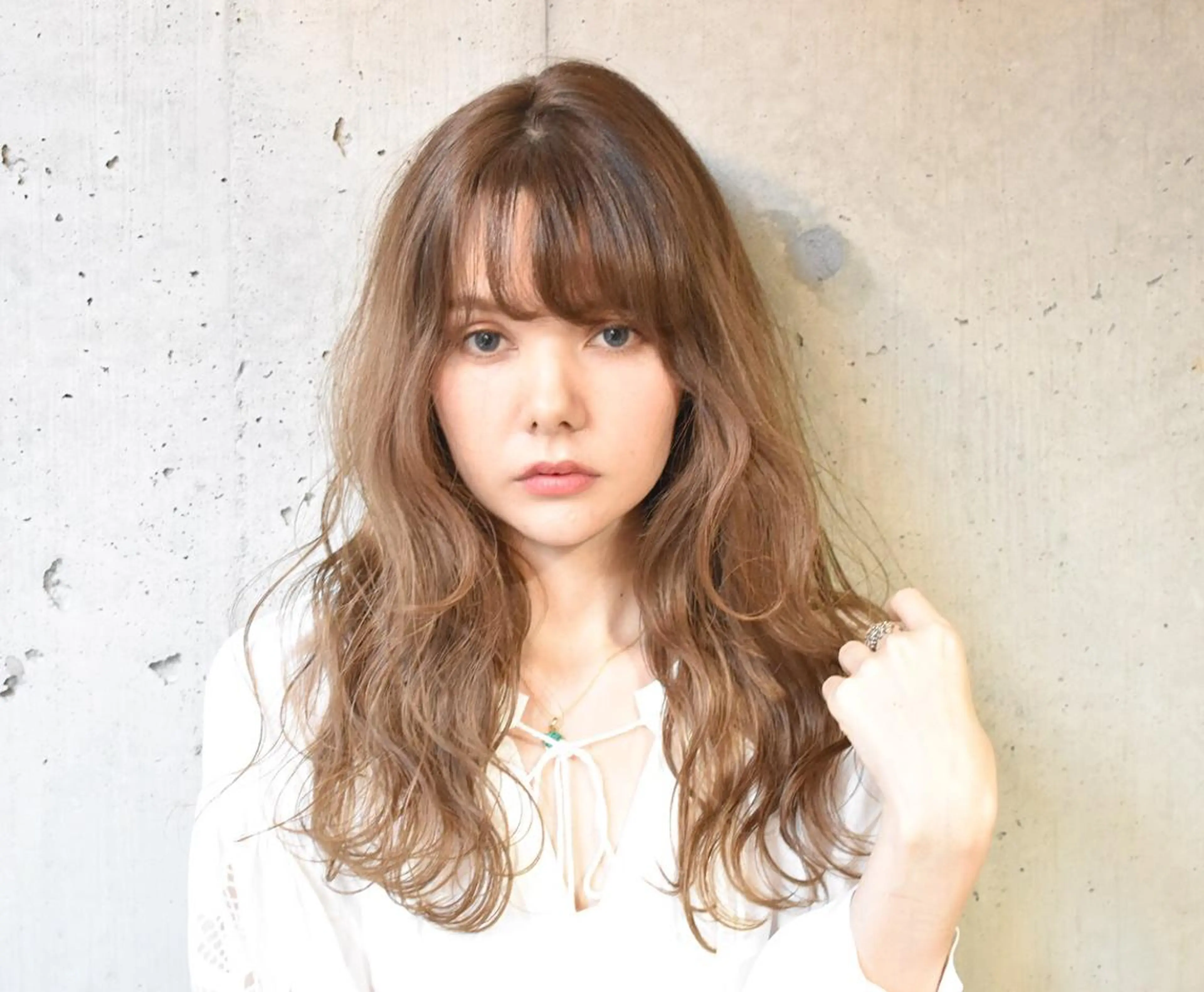 ロング カラー アディクシーカラー グレージュ 佐藤 高徳のヘアスタイル