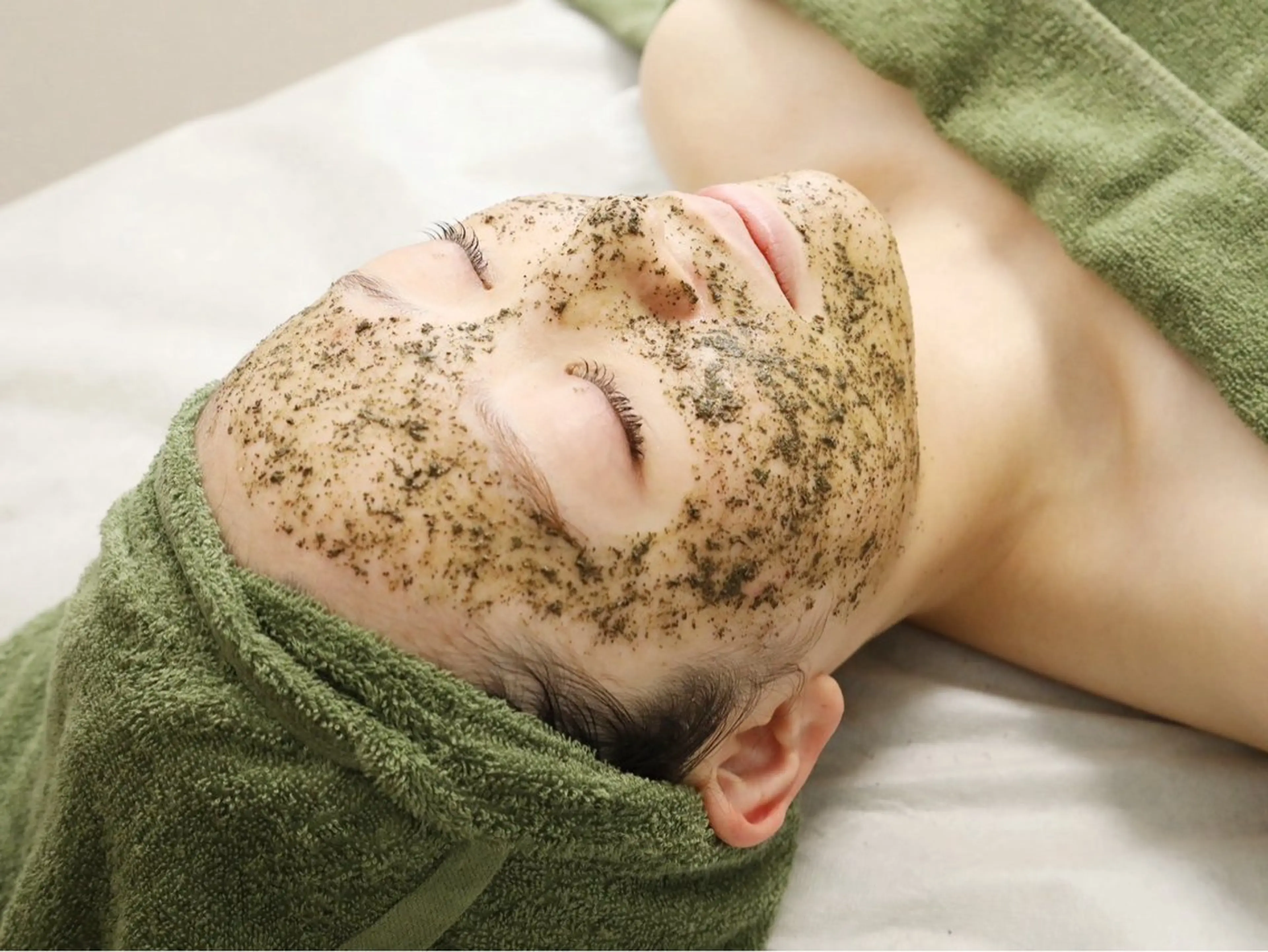 白玉艶肌を目指す✨【陶肌トリートメント×プラズマ導入】剥離なしハーブ🌿＋生酵素＋シルクパウダー✨の写真