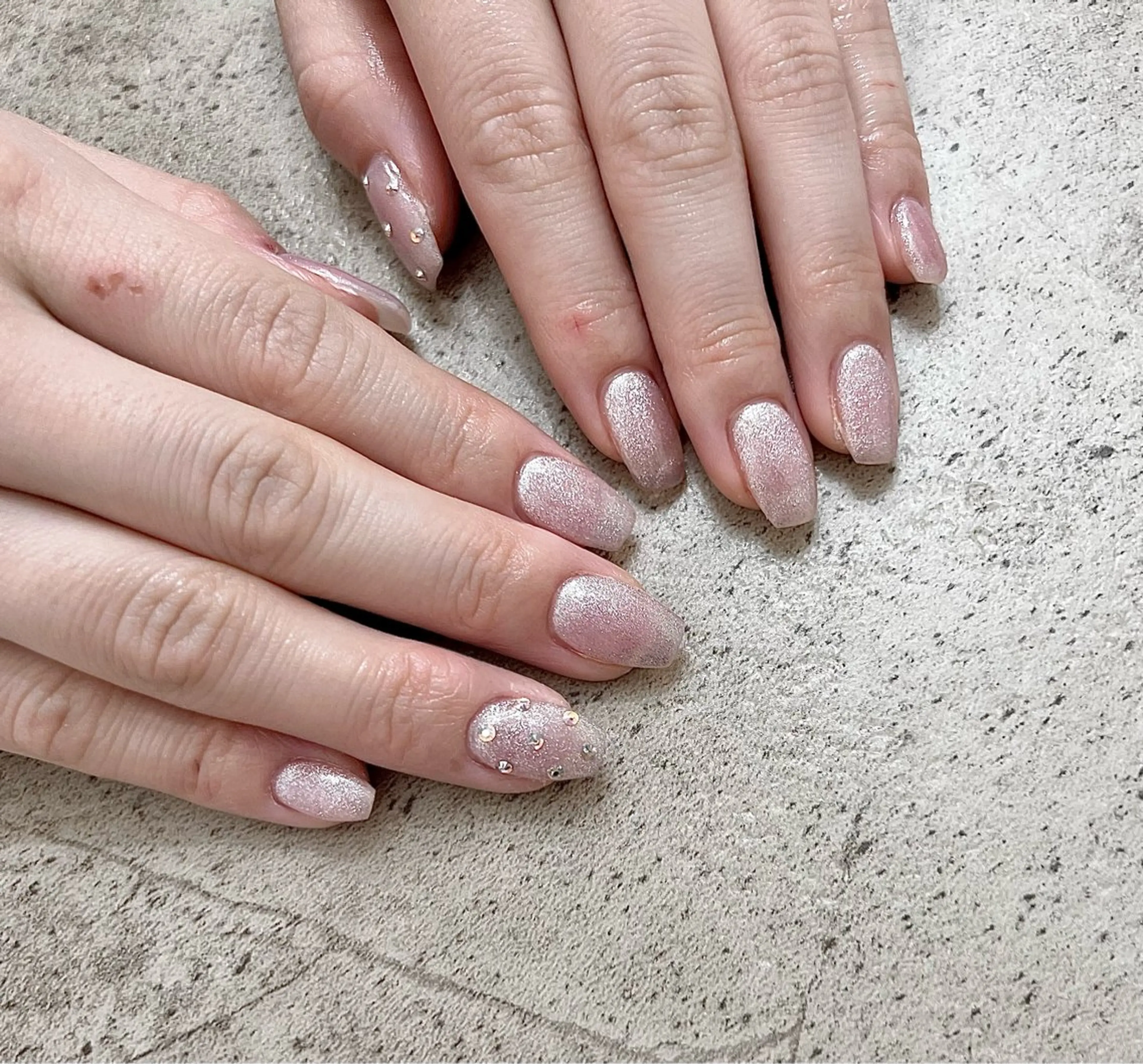ネイル ガーリー マグネットネイル ピンク ストーンネイル Maison Calin manaのネイルデザイン