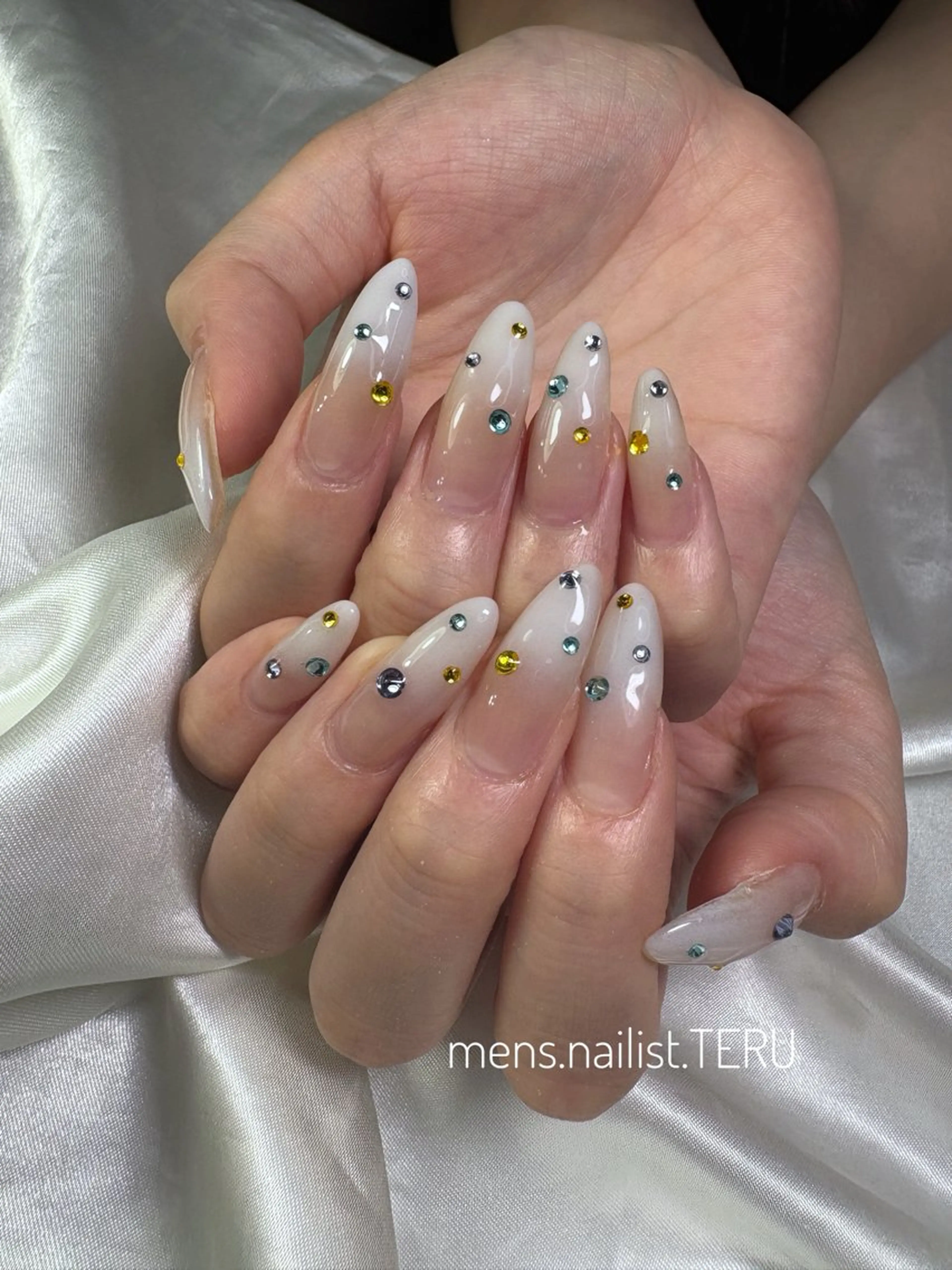 ネイル グラデーション 韓国ネイル メンズネイル ストーンネイル ワンホンネイル nailsalon ETERNALのネイルデザイン
