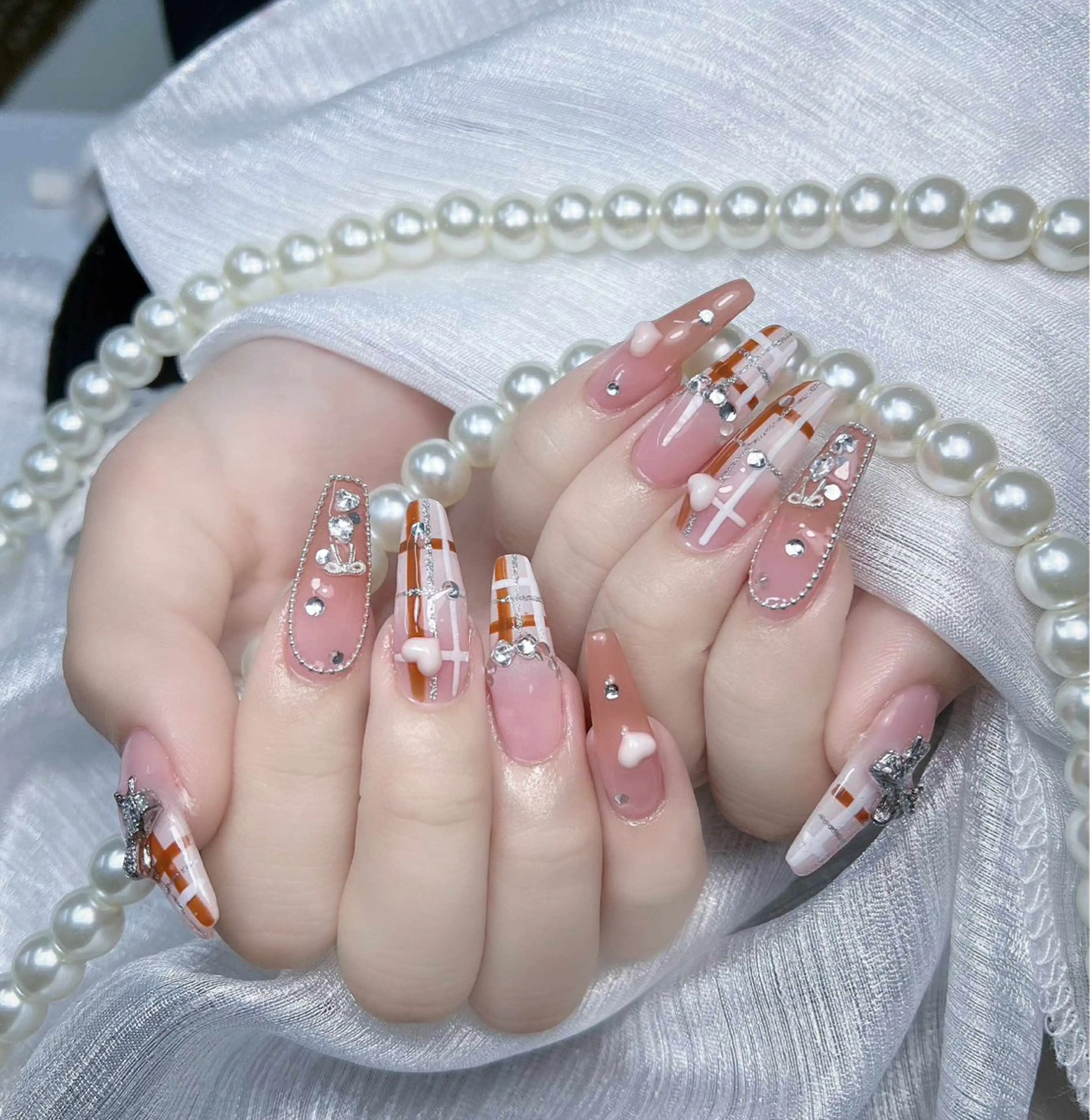 ネイル アートネイル ブラウン ジェルネイル マグネットネイル ニュアンスネイル ハンドネイル ハンドケア Nova Nail Nambaのネイルデザイン