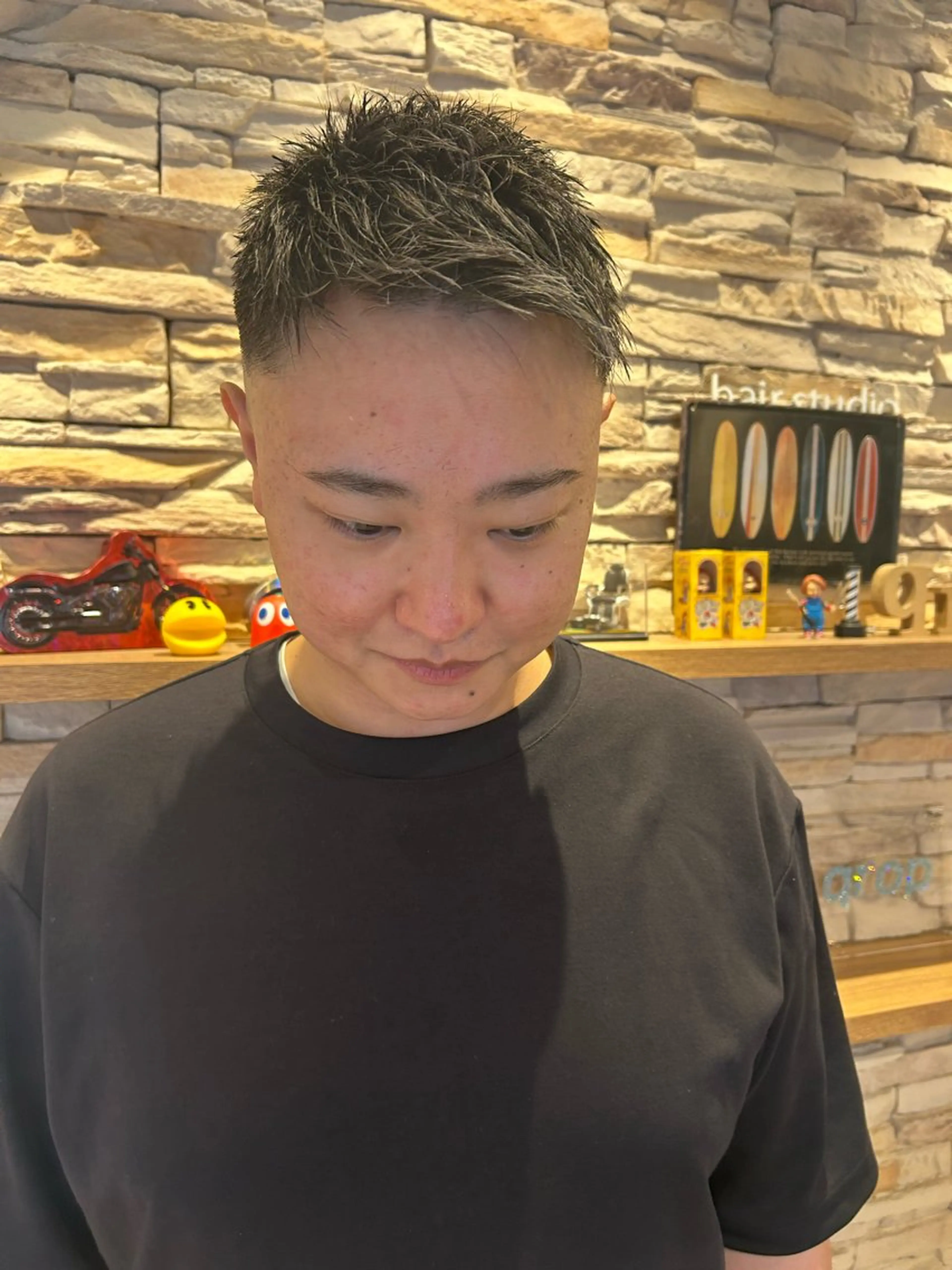 ショート カラー メンズ フェードカット メンズハイライト スキンフェード ハイライトカラー ハイライト qrop（クロップ）所属・佐野 大貴のヘアスタイル