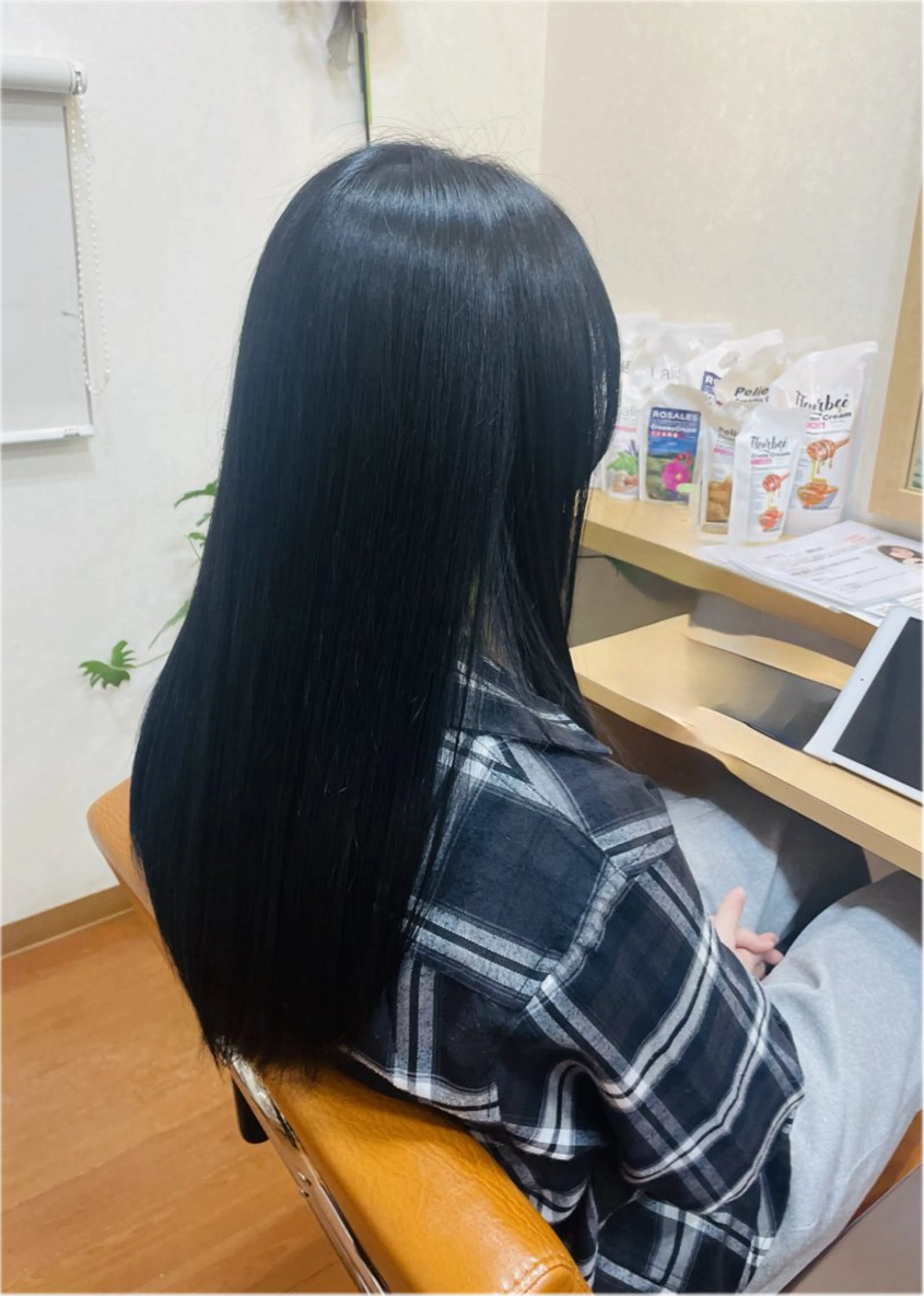 ロング カラー 髪質改善 小島 愛のヘアスタイル