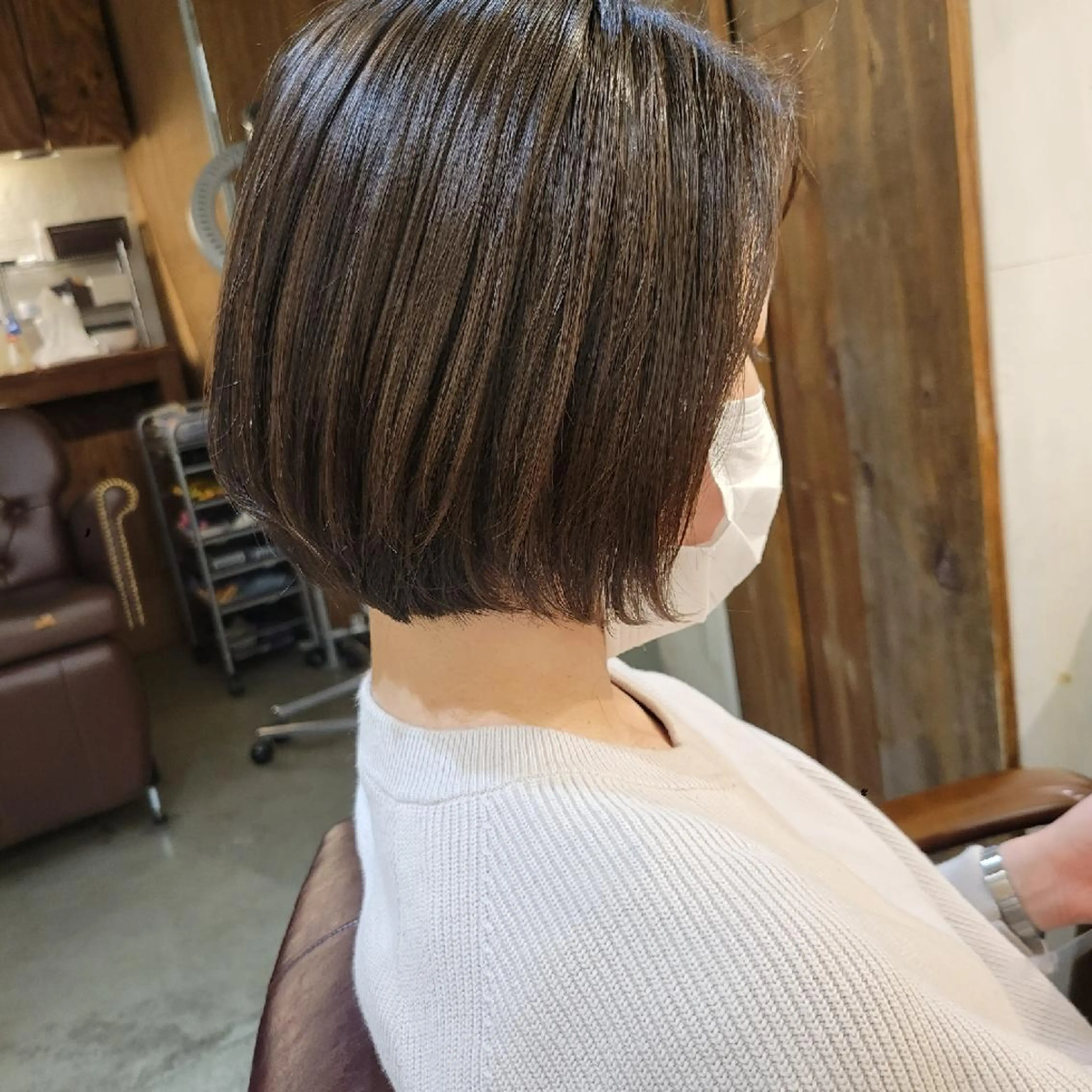 ショート 前下がりボブ ショートボブ ボブ ショートヘア カット トリートメント 🇰🇷透明感×ハイ トーン🌟tomoのヘアスタイル