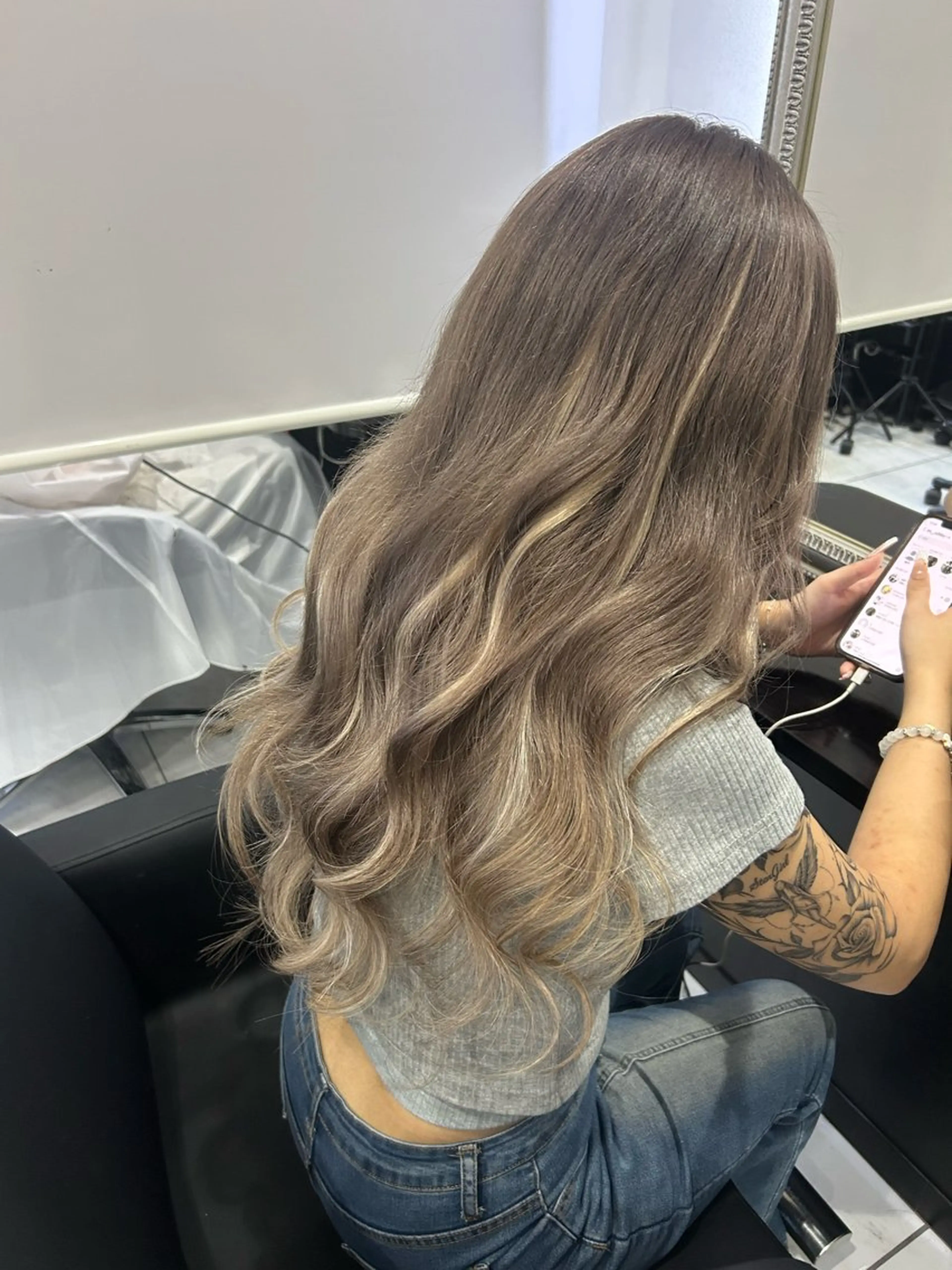 ロング ハイライト ロング カット エクステ 長田 麻友子のヘアスタイル