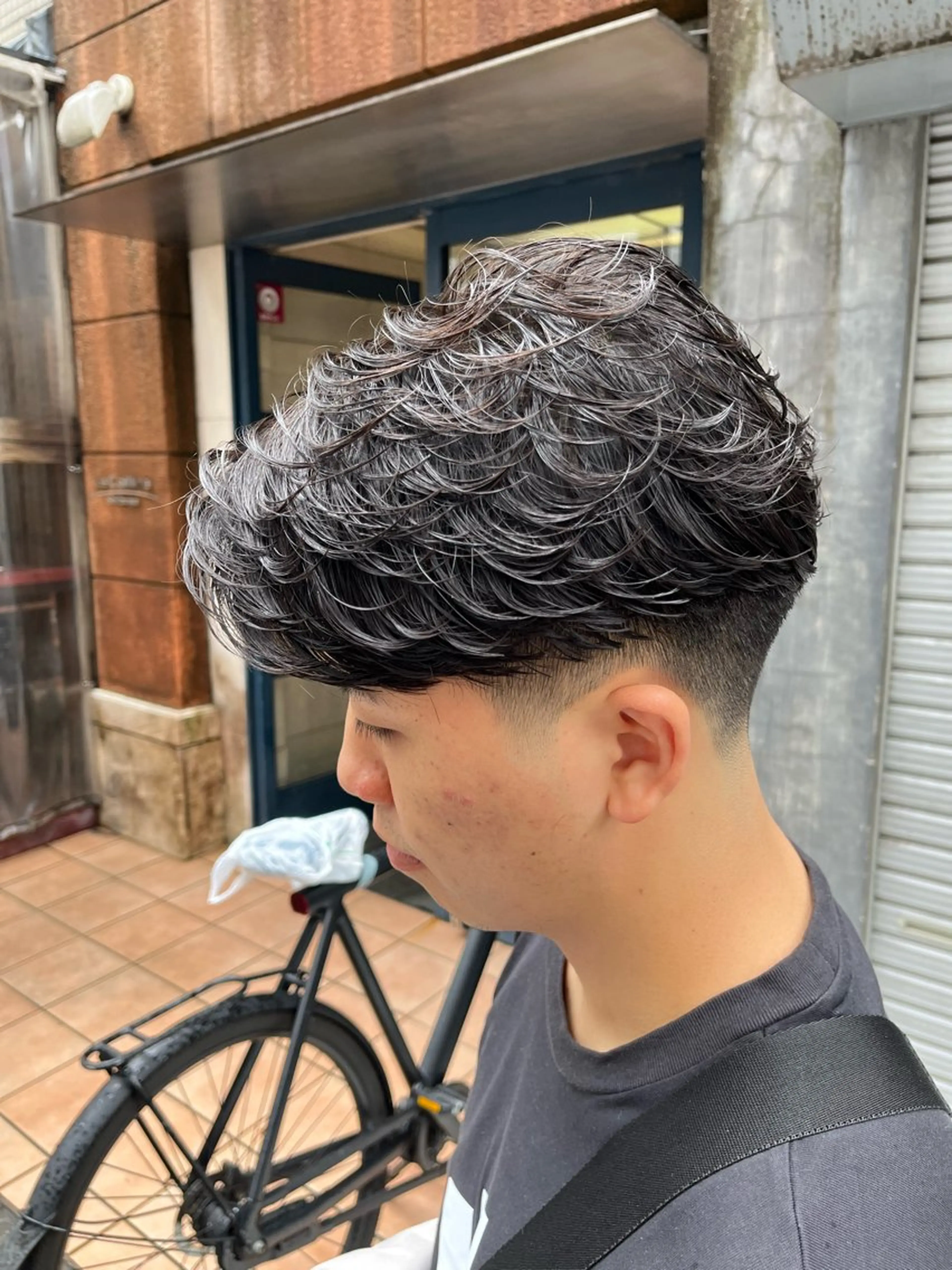 ショート パーマ メンズ ⚡メンズパーマフ ェードカットTomyのヘアスタイル