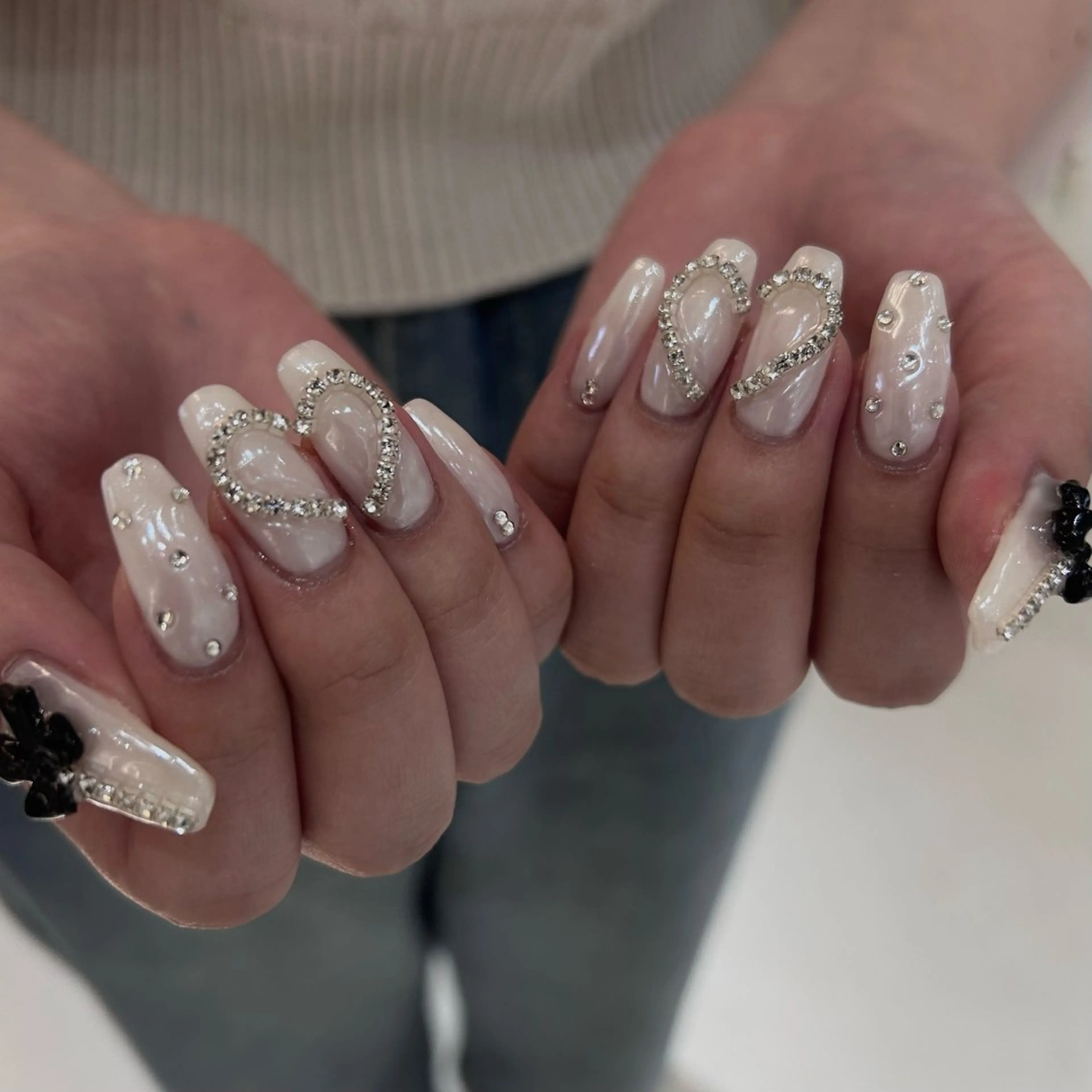 ネイル mikoto 🎀 艶々美フォルムのネイルデザイン