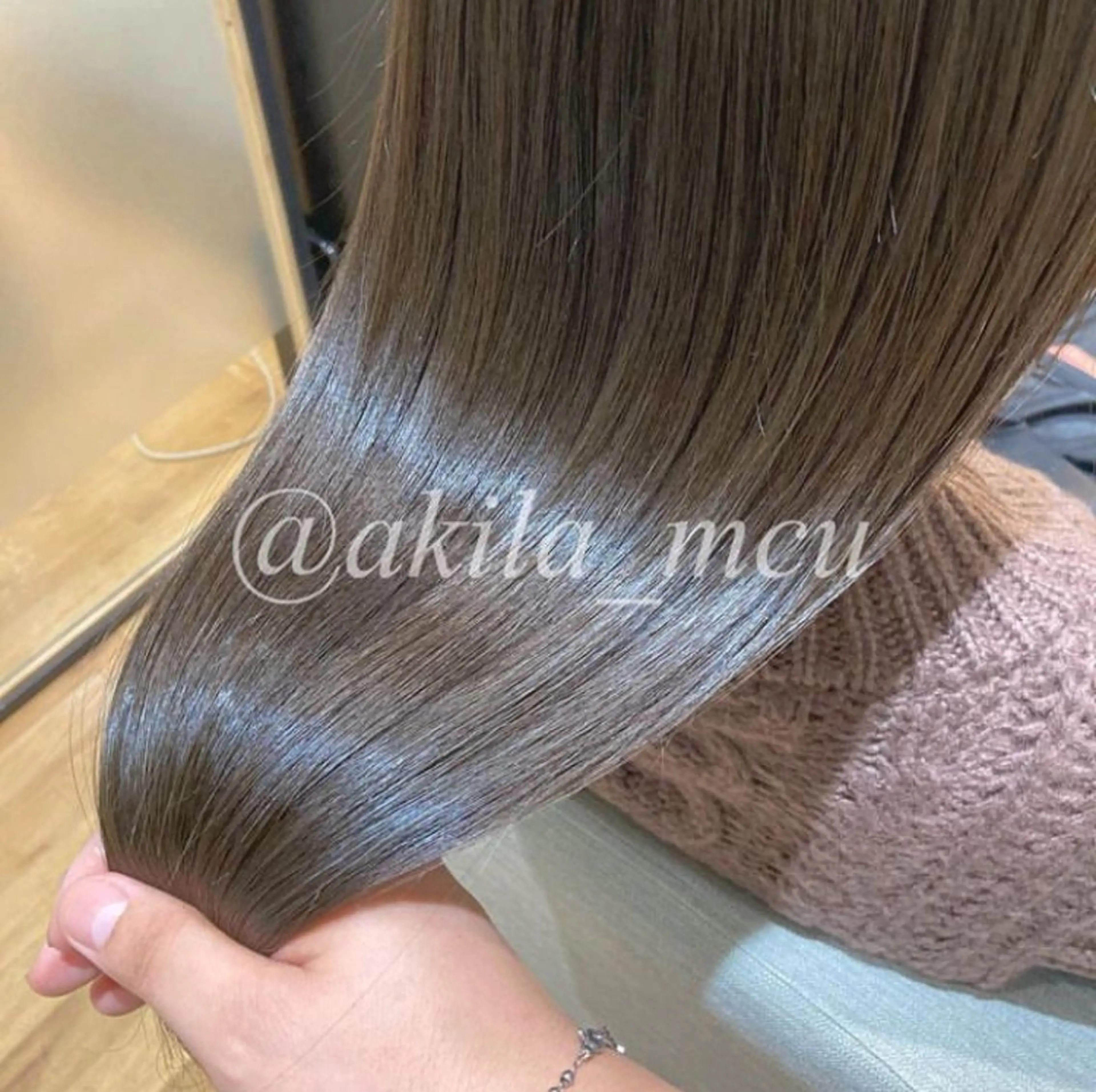 ロング カラー ヘアアレンジ アッシュ ブリーチ 透明感カラー グレージュ ハイトーンカラー エグチ アキラのヘアスタイル