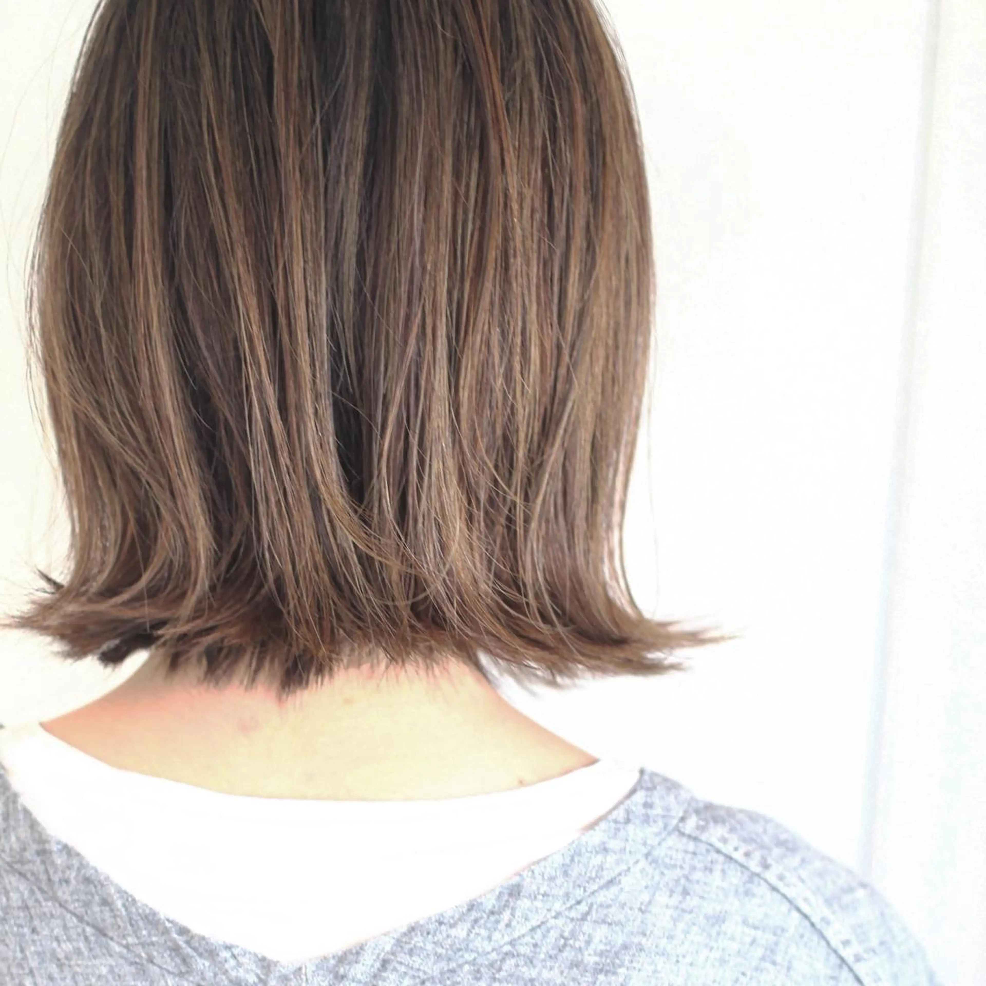 ミディアム カラー ヘアアレンジ アッシュ グラデーションカラー ハイライトカラー ボブ ハイライト Mariana/ 鶴原-ハイライトのヘアスタイル