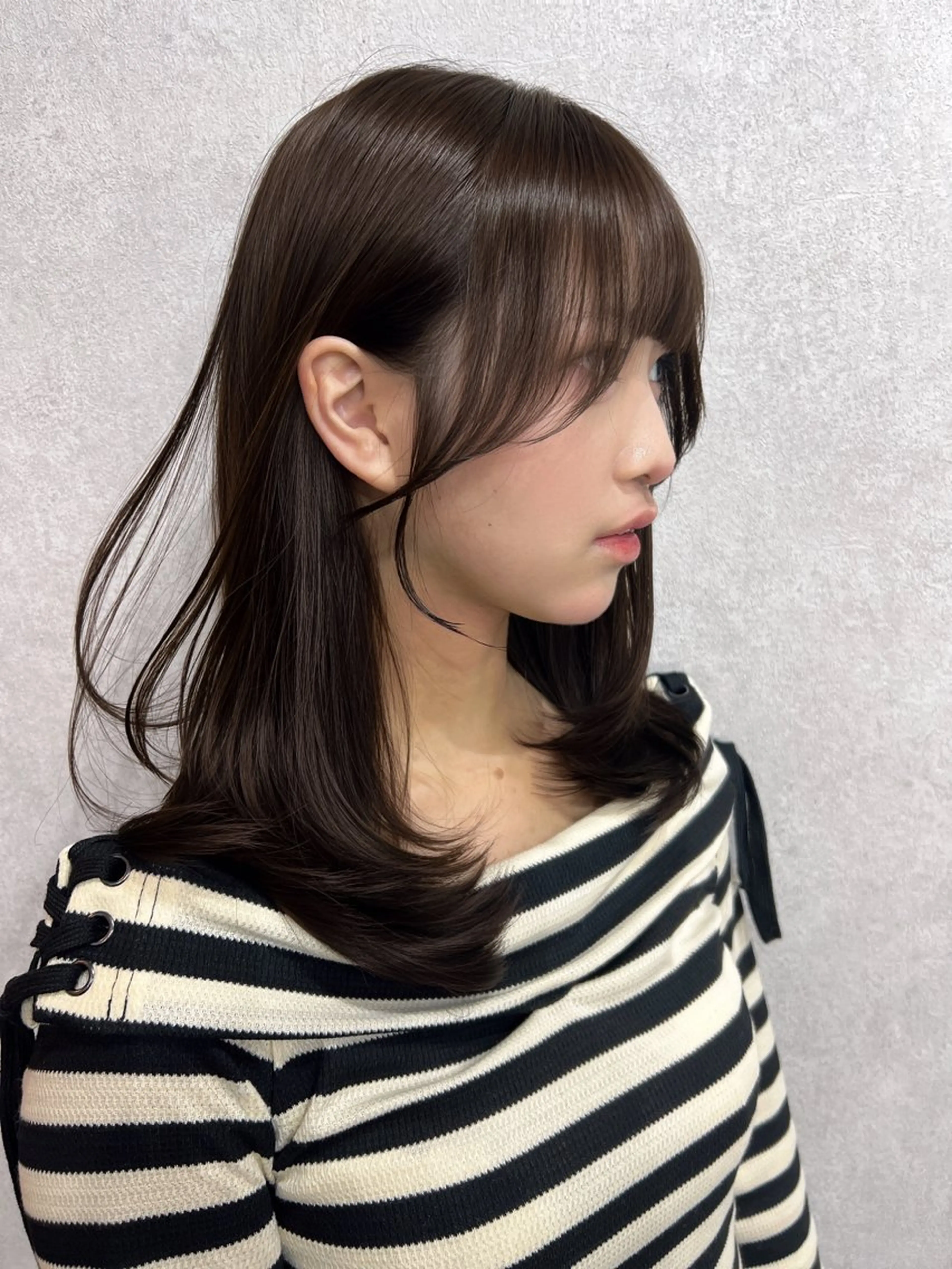 セミロング カット ヘアカラー トリートメント maya レイヤーカットのヘアスタイル