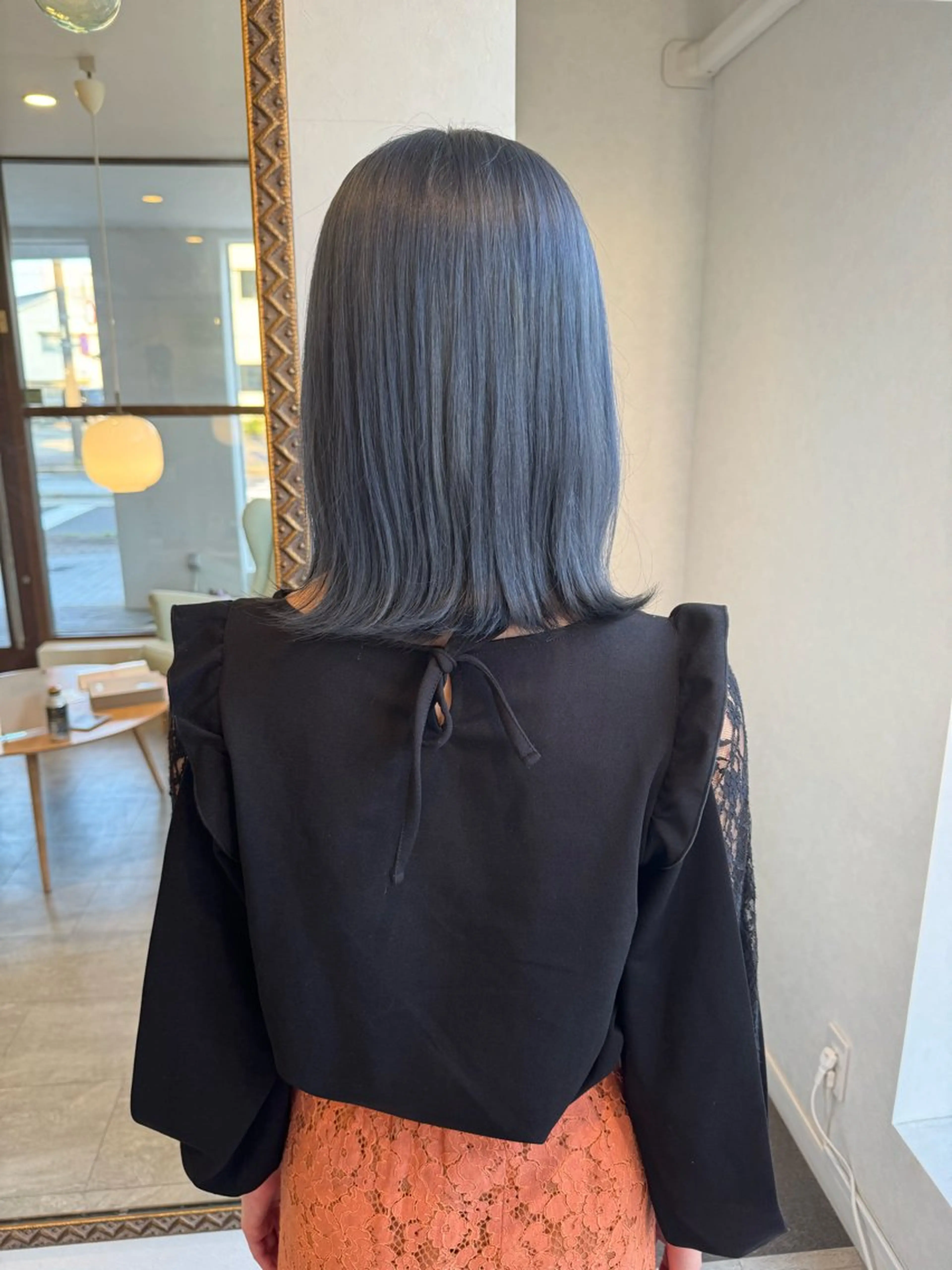 カラー アッシュ アッシュグレー アッシュグレージュ ブリーチ グレージュ ヘアカラー ミツキ/ 透明感カラー/セットのヘアスタイル