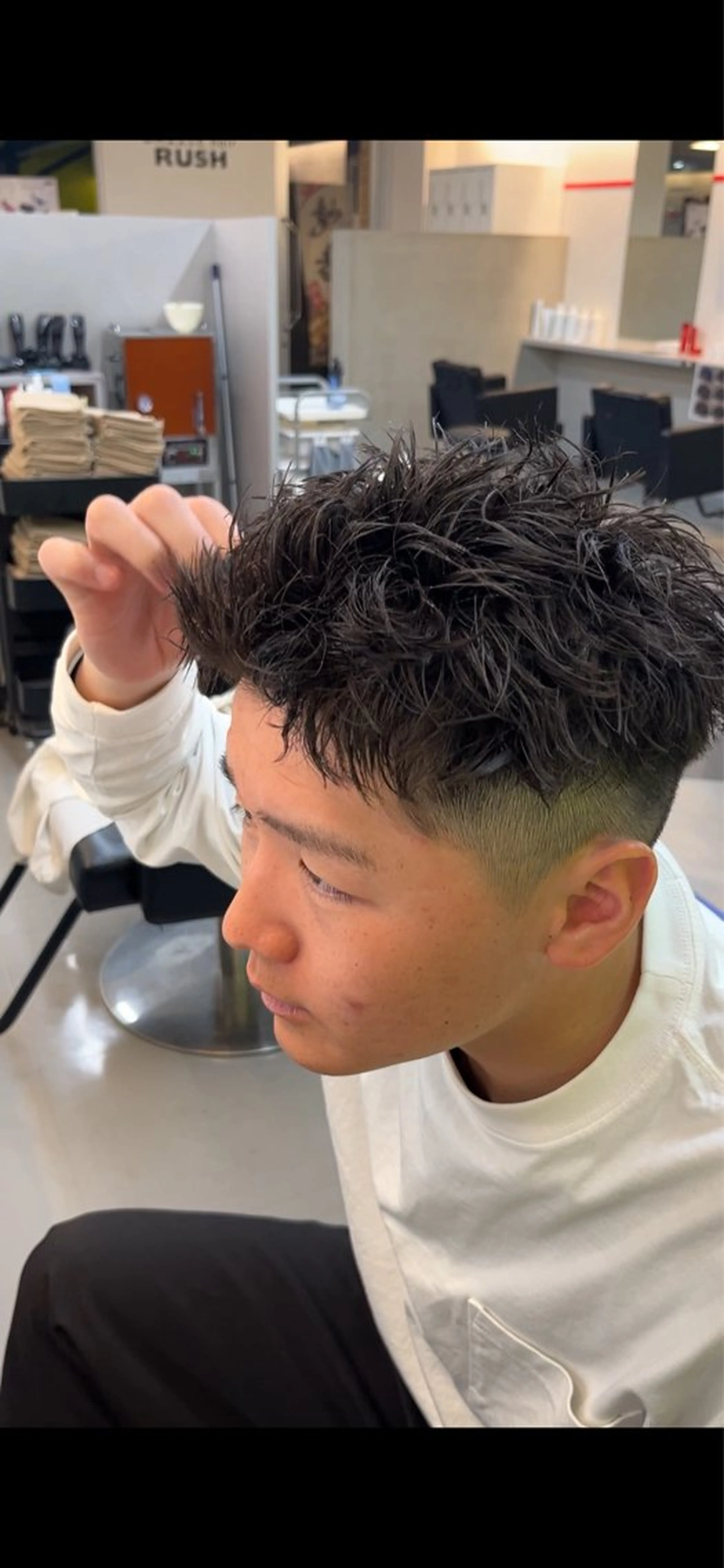 パーマ メンズ メンズパーマ スパイキーショート DAZZLE hair RUSH所属・波巻き得意 メンズ美容師/松井陸のヘアスタイル