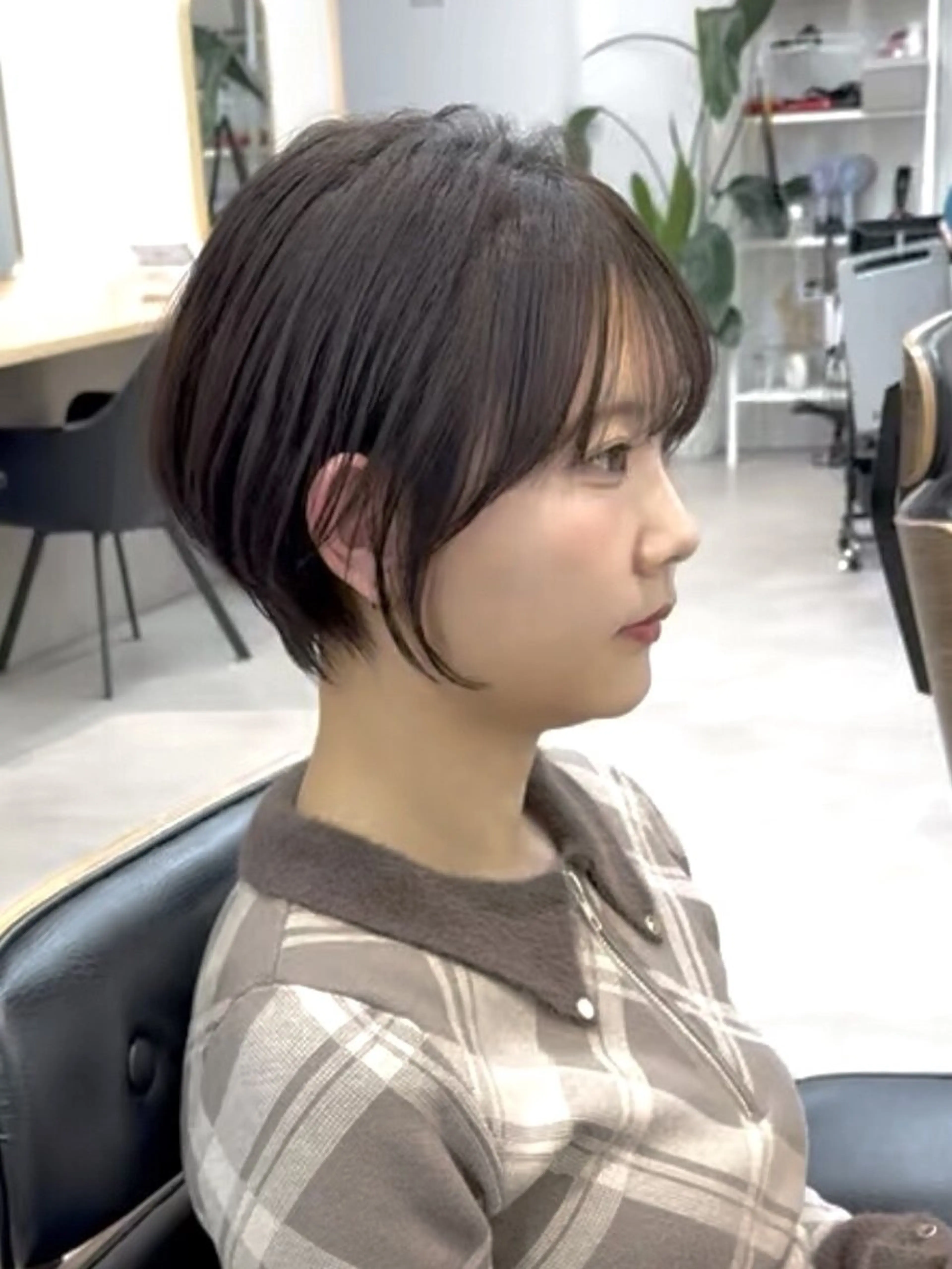 ショート カラー 丸みショート ブラウンカラー ショートヘア 艶カラー/レイヤー/ ハイトーン/まなみのヘアスタイル