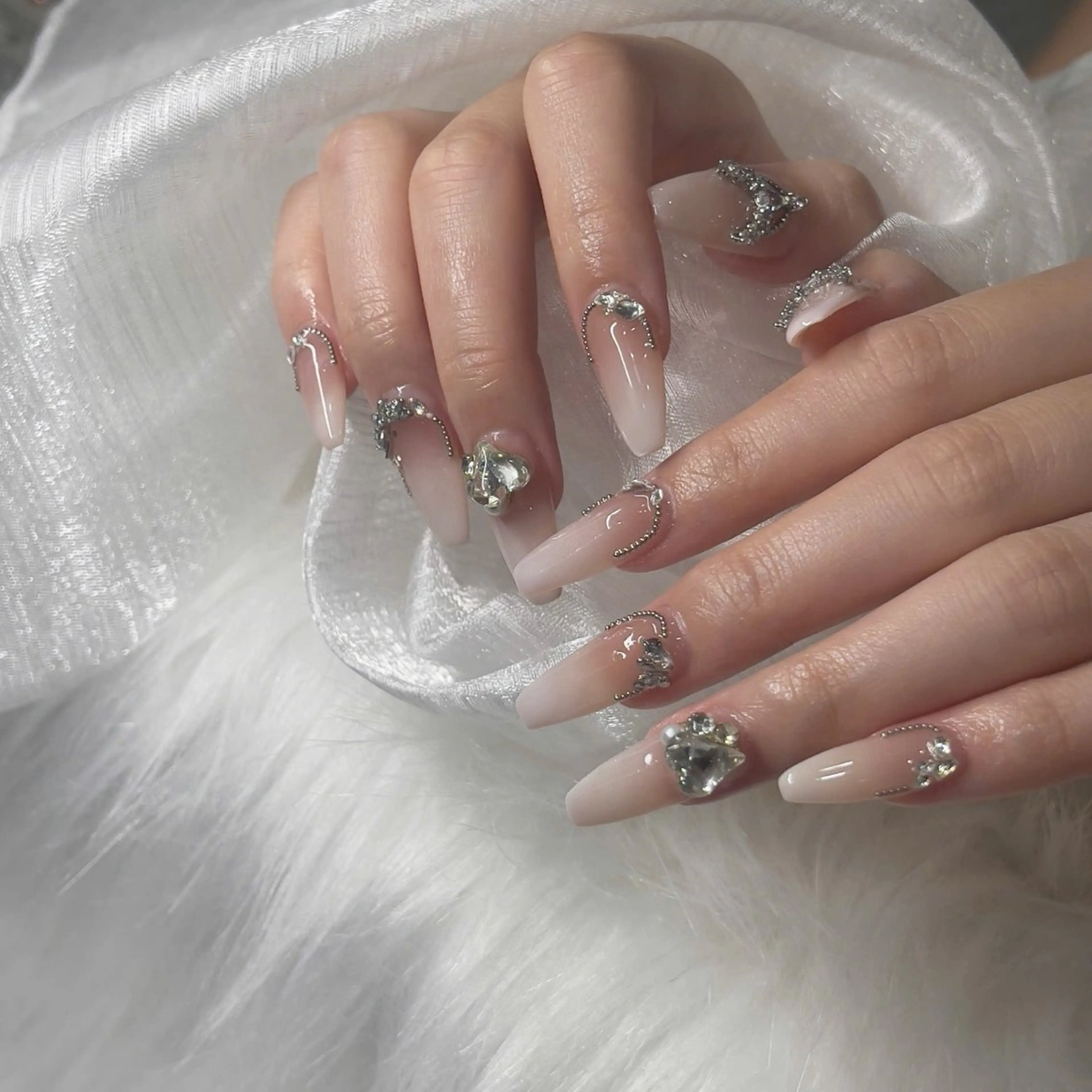 ネイル チークネイル フレンチネイル ラメ(グリッター) マグネットネイル ニュアンスネイル な なのネイルデザイン