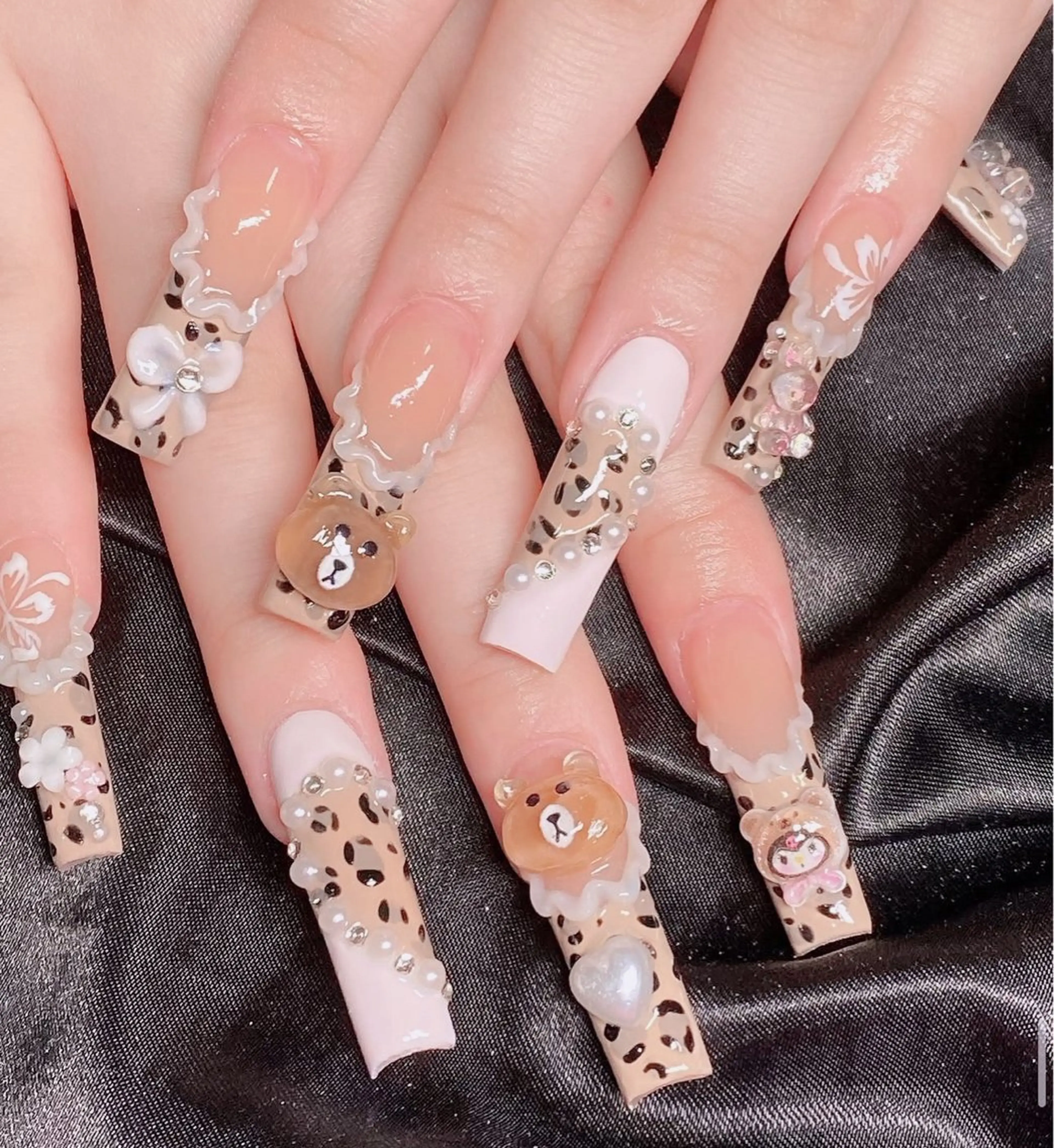 ネイル オーロラネイル フレンチネイル ジェルネイル ハロウィン キラキラネイル ハンドネイル H.baby Nail Salonのネイルデザイン