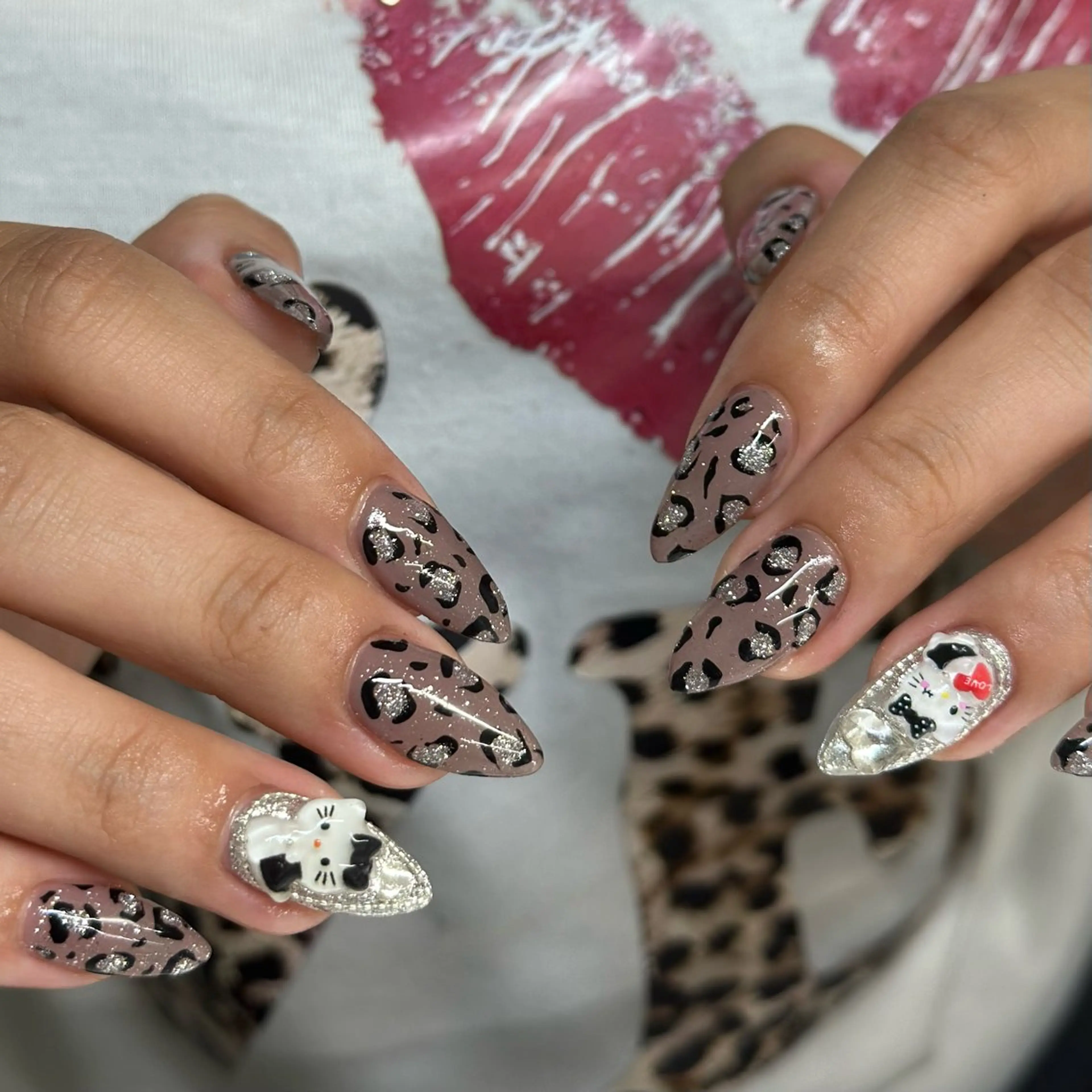 ネイル アニマル柄 キラキラネイル ハンドネイル mis uzuのネイルデザイン