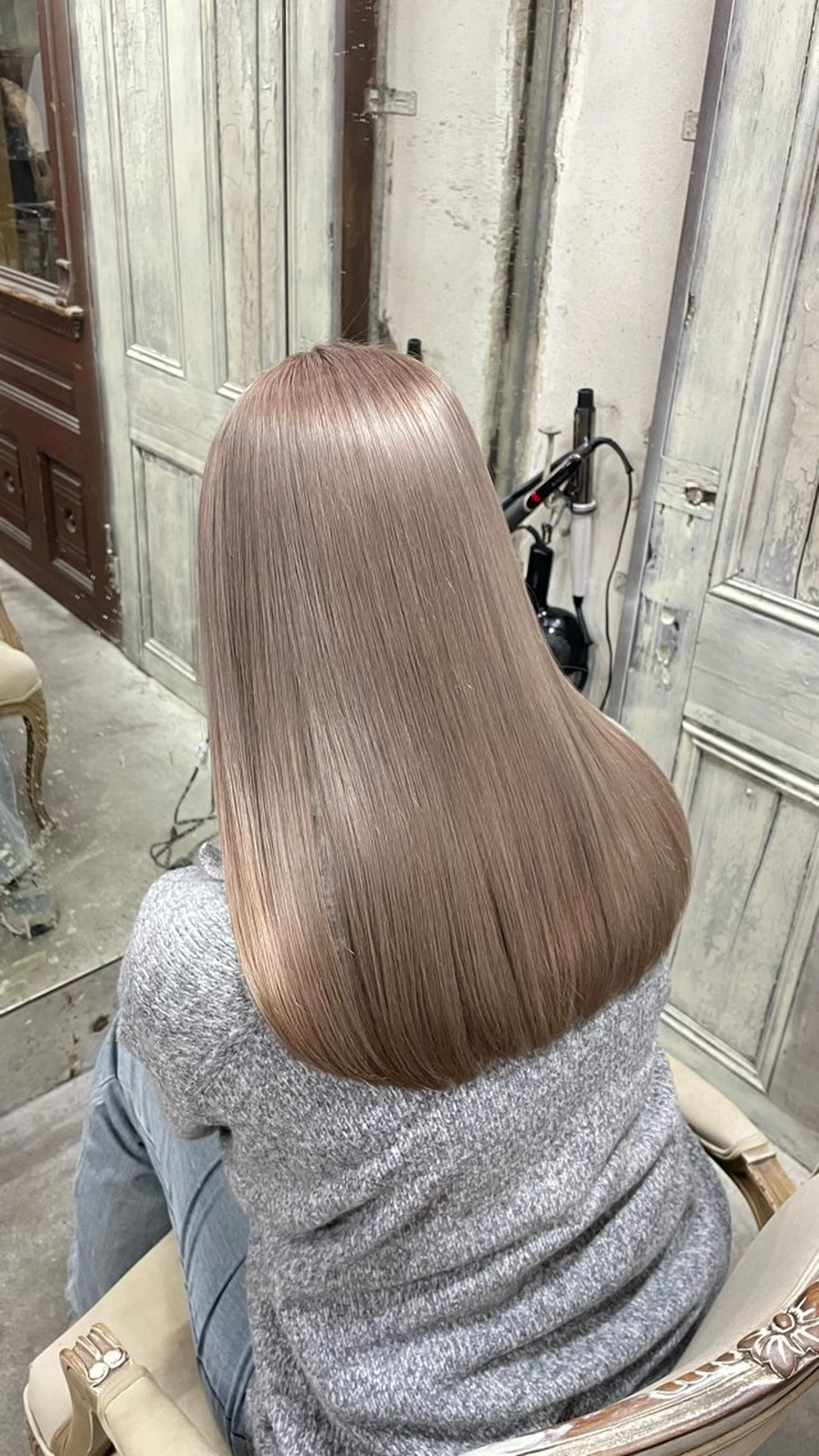 ミディアム カラー ベージュカラー ブリーチ 透明感カラー デザインカラー ハイトーンカラー ブリーチ/レイヤー 💙ayame💙のヘアスタイル