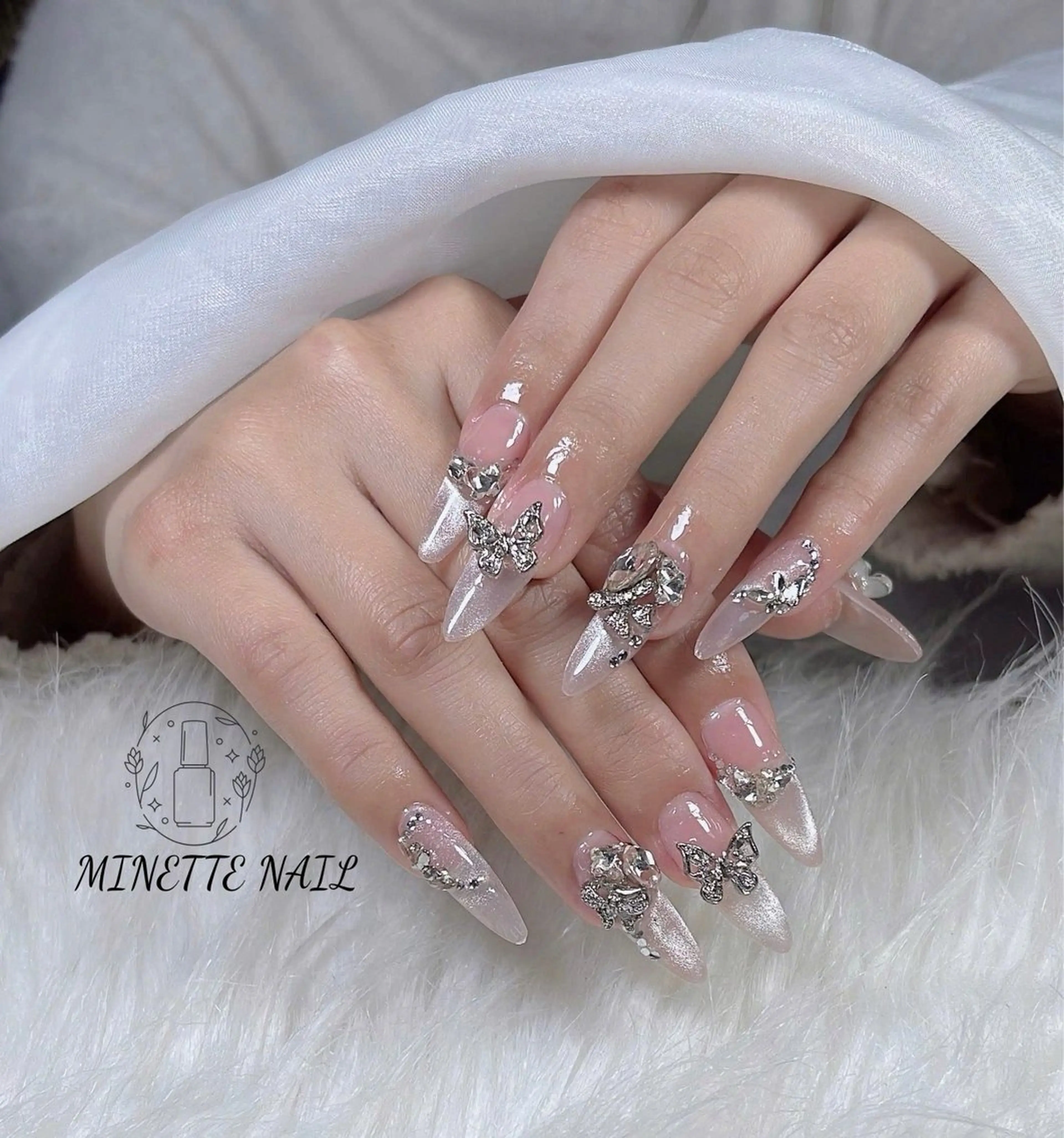 ネイル フレンチネイル ジェルネイル マグネットネイル 持ち込み ニュアンスネイル Minette Nailのネイルデザイン