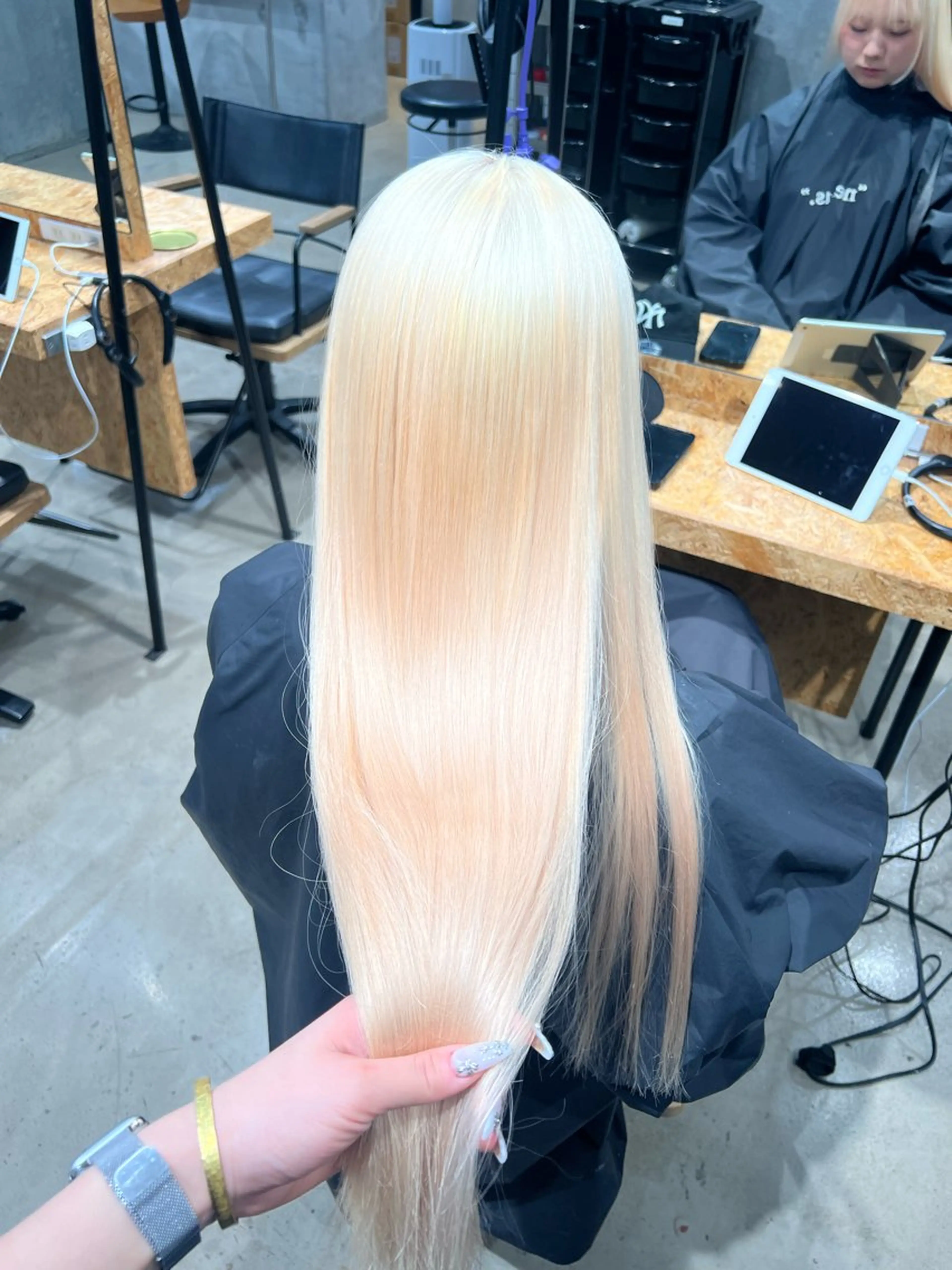 カラー はなえ/ブリーチ/複 雑履歴修正のヘアスタイル