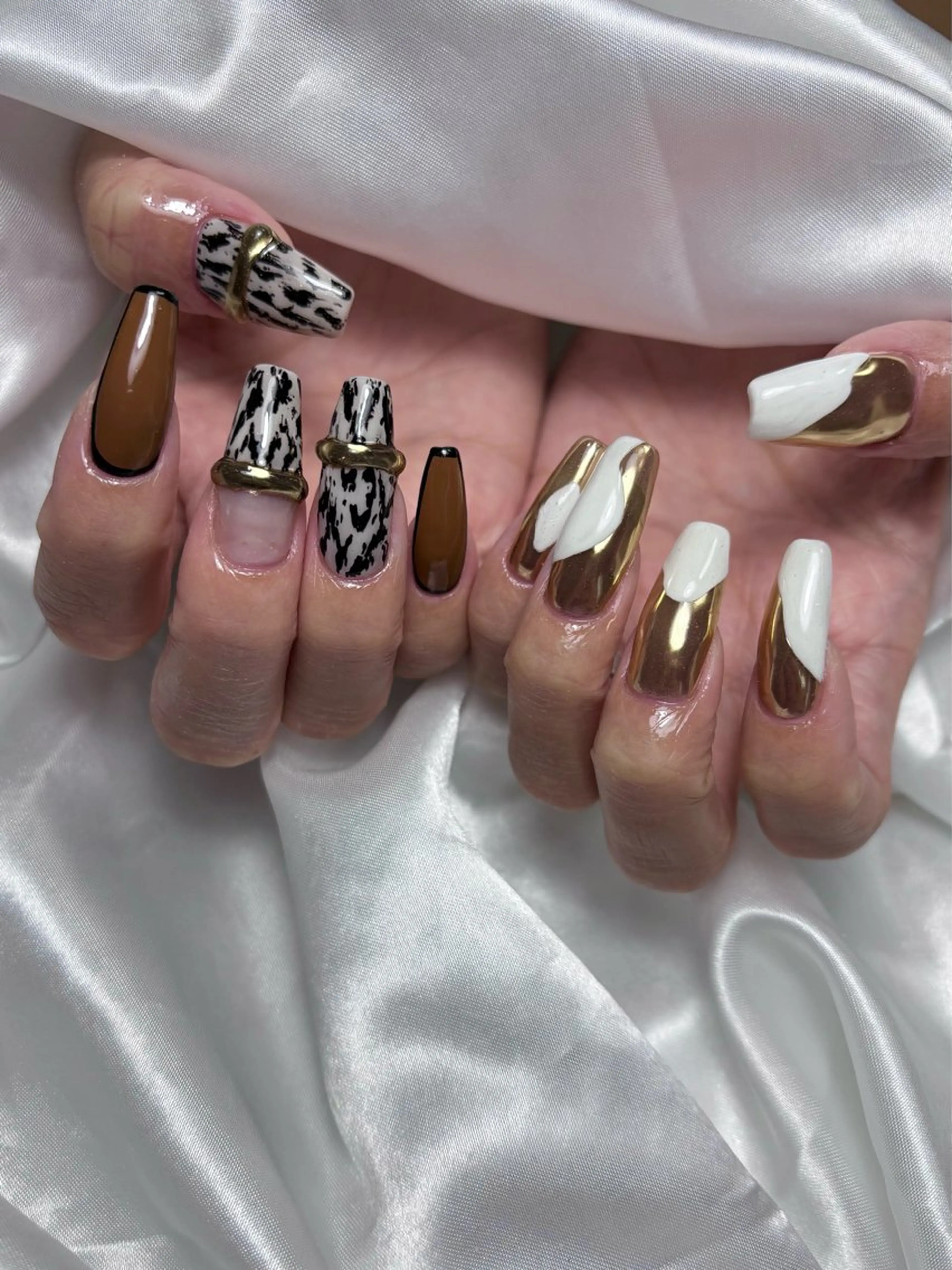 ネイル ミラーネイル ニュアンスネイル スカルプネイル ハンドネイル Nailsalon E's cafeのネイルデザイン