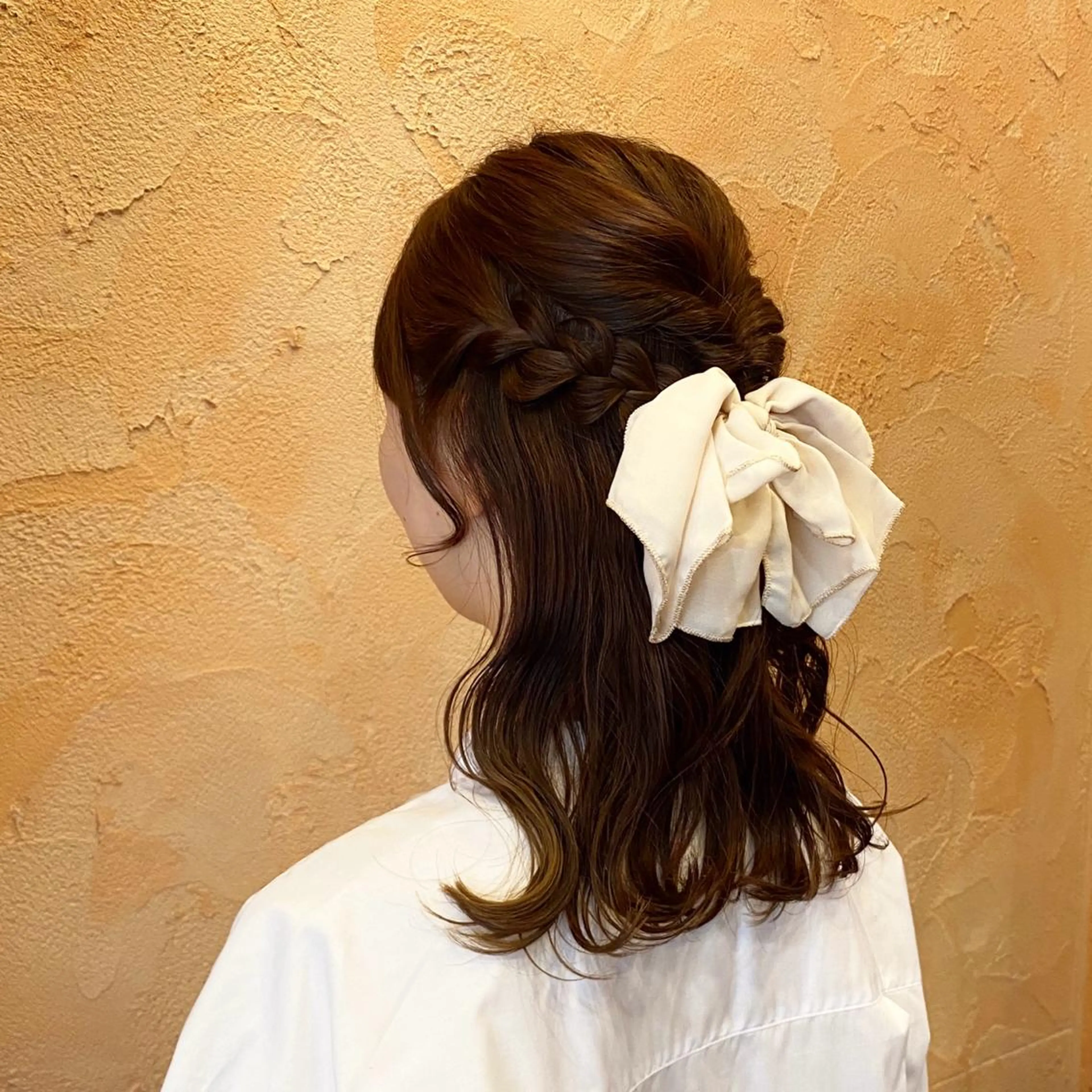 セミロング ヘアアレンジ ハーフアップ 三つ編み 香取 里実のヘアスタイル