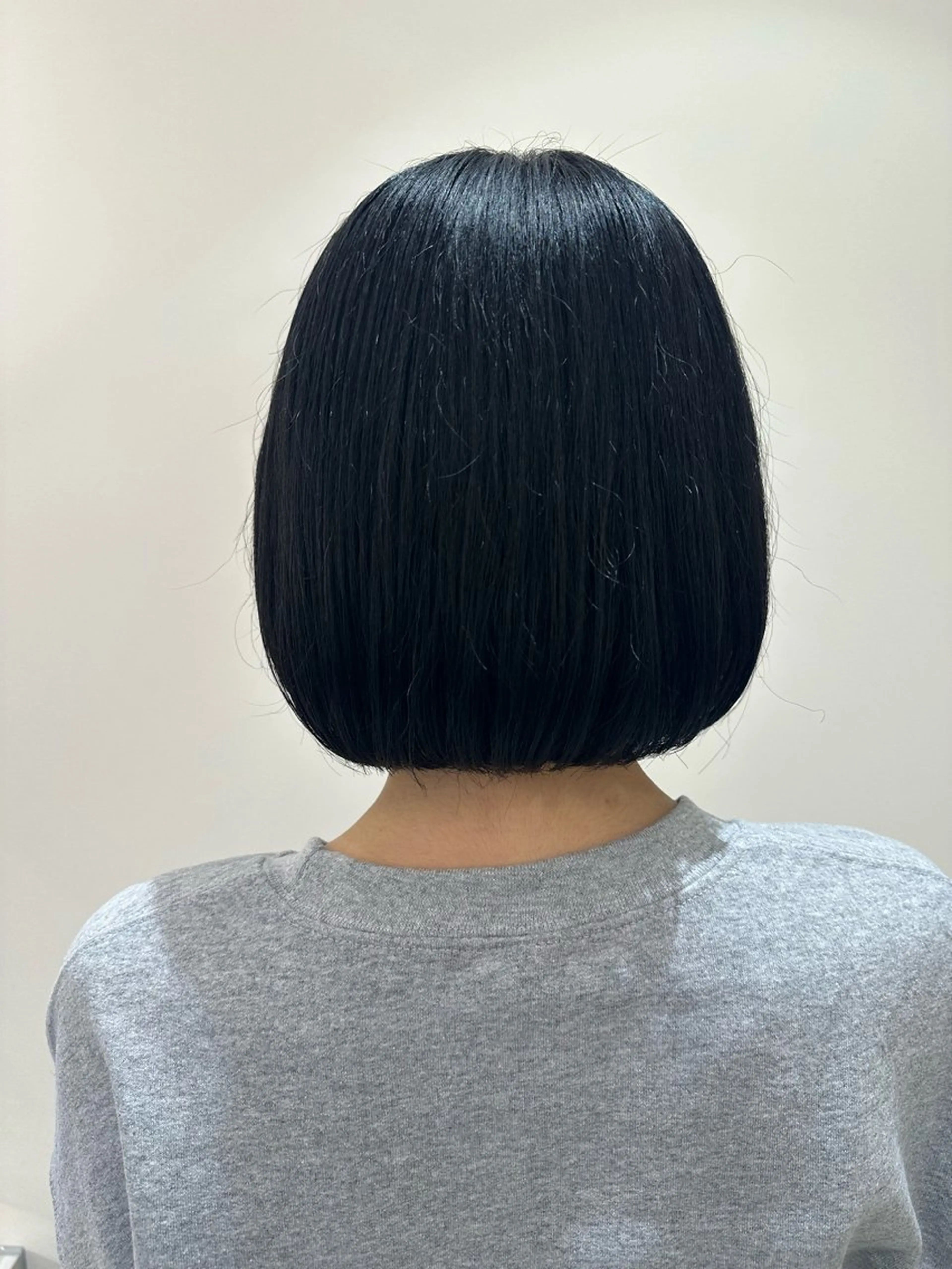 ショート カラー タイトボブ個性派カラ ーAKANEのヘアスタイル