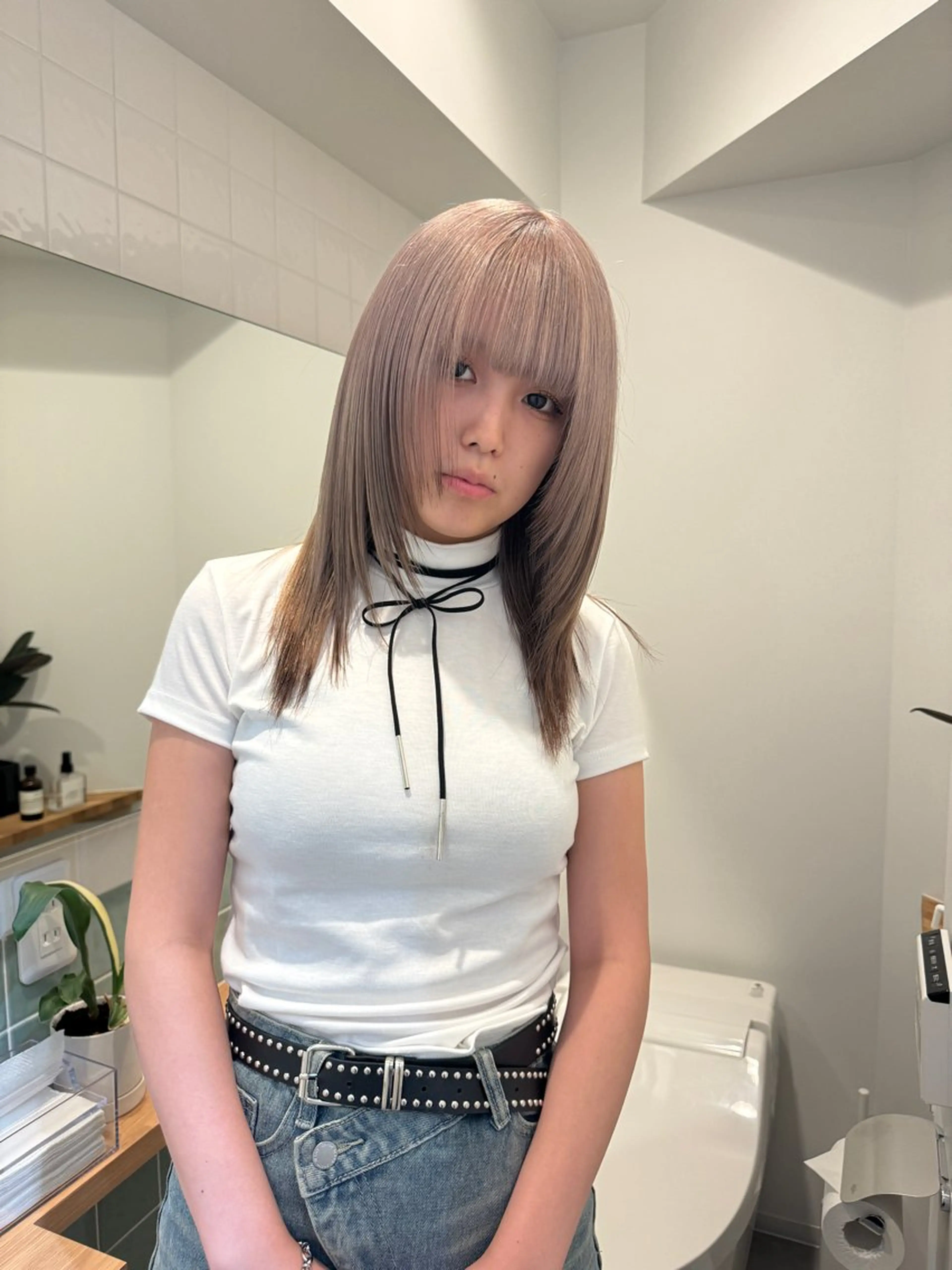 セミロング カラー 切りっぱなしボブ レイヤー/縮毛矯正のヘアスタイル