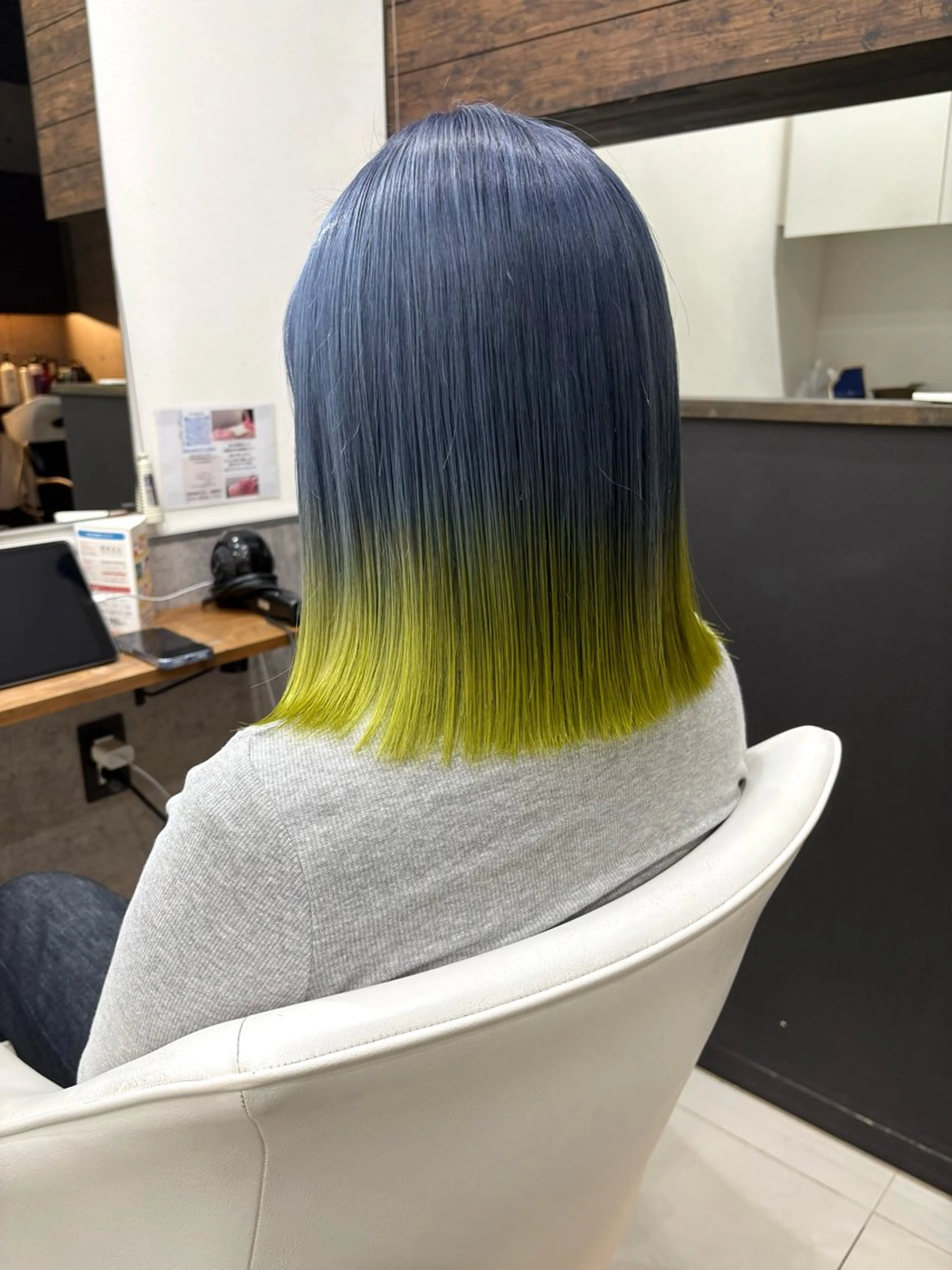 ミディアム カラー デザインカラー ヘアカラー トリートメント VIRAL ヴァイラルのヘアスタイル