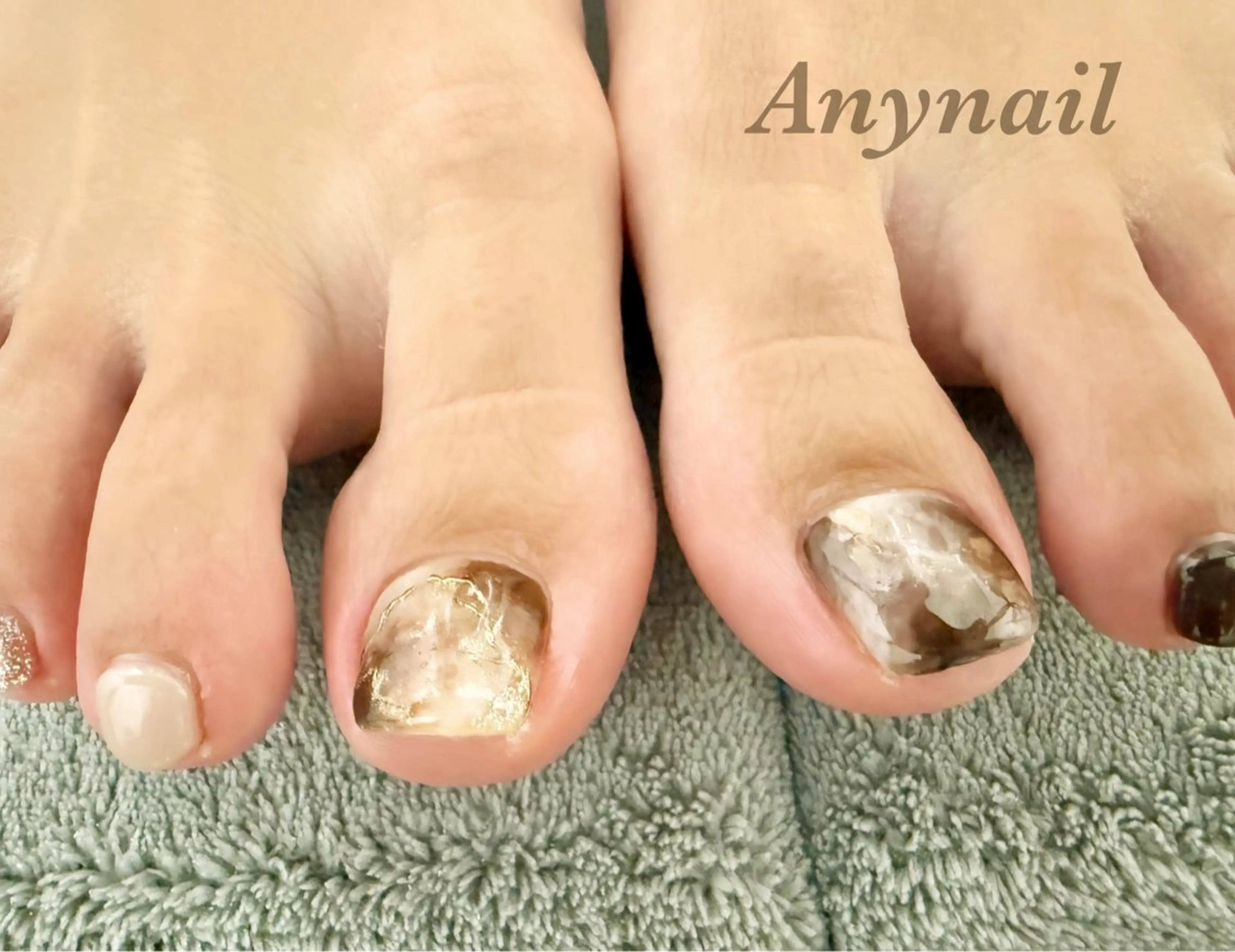 ネイル ブルー ブラウン フットネイル ミラーネイル ニュアンスネイル フットネイル 岩澤 恵子のネイルデザイン