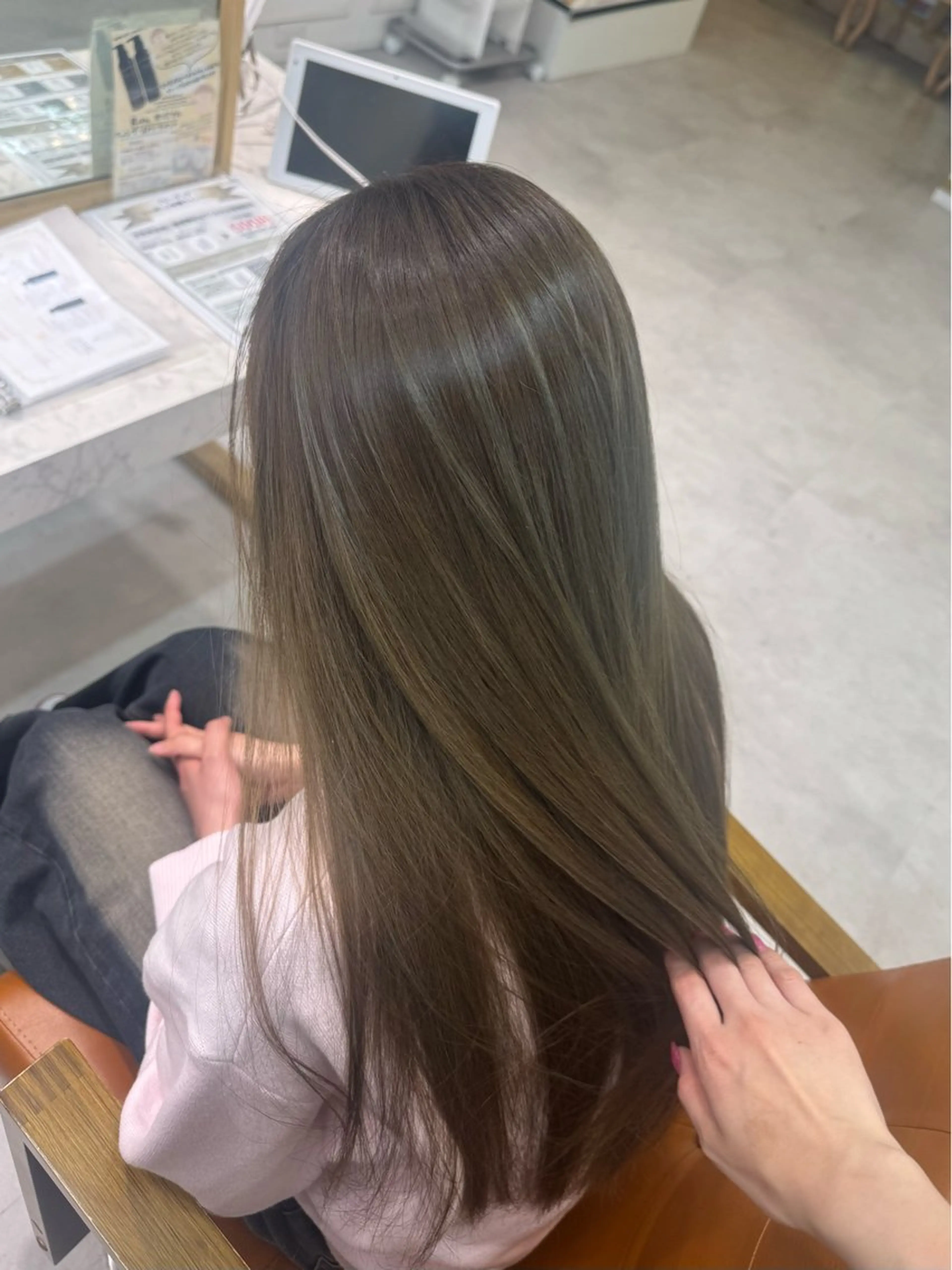 ロング ブリーチなしWカラー / 野中悠那のヘアスタイル