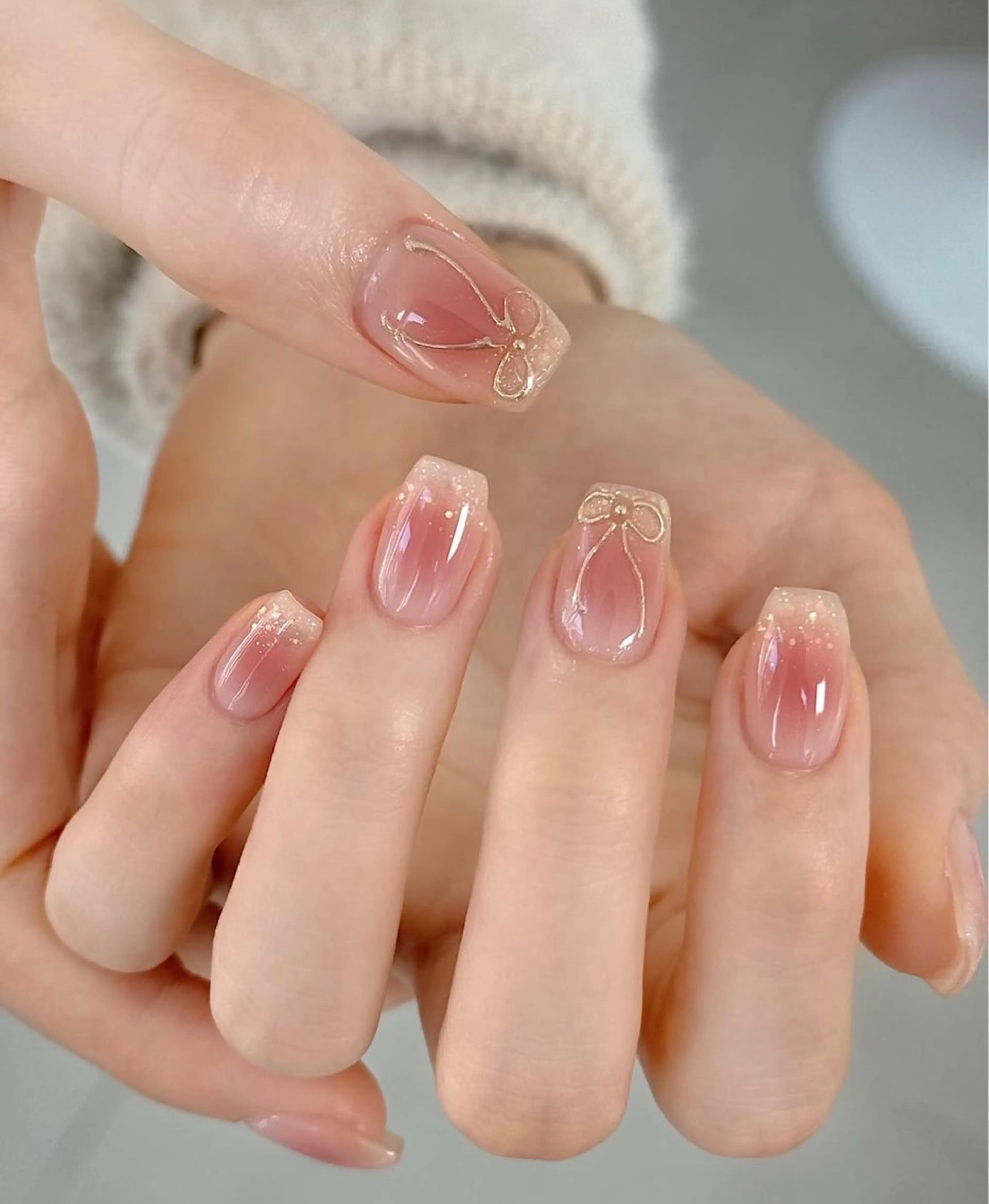 ネイル キラキラネイル マグネットネイル ミラーネイル ニュアンスネイル 春ネイル ハンドネイル Lyna 池袋のネイルデザイン