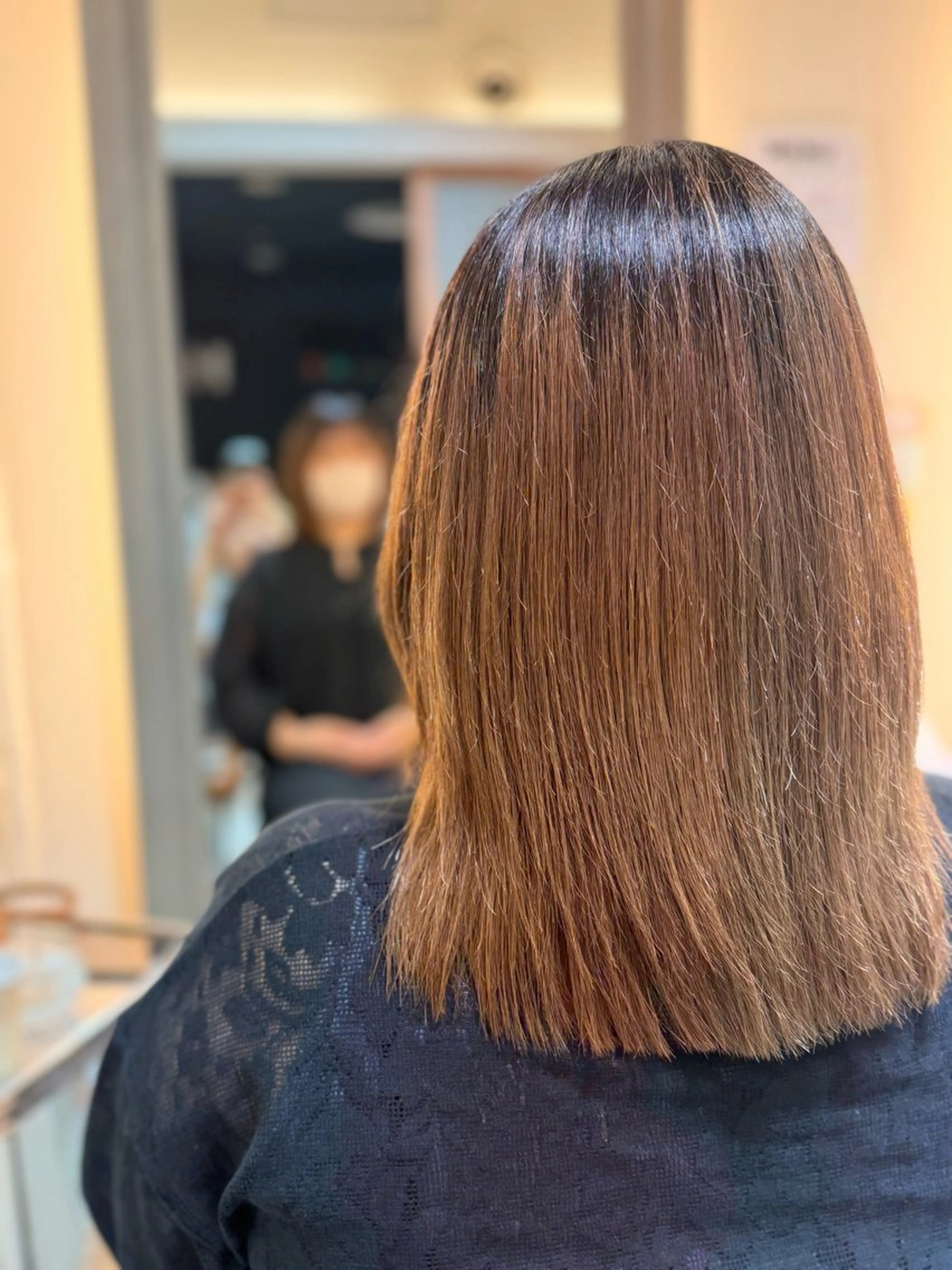 ミディアム タツキ／レイヤー／ パーマ／艶カラーのヘアスタイル