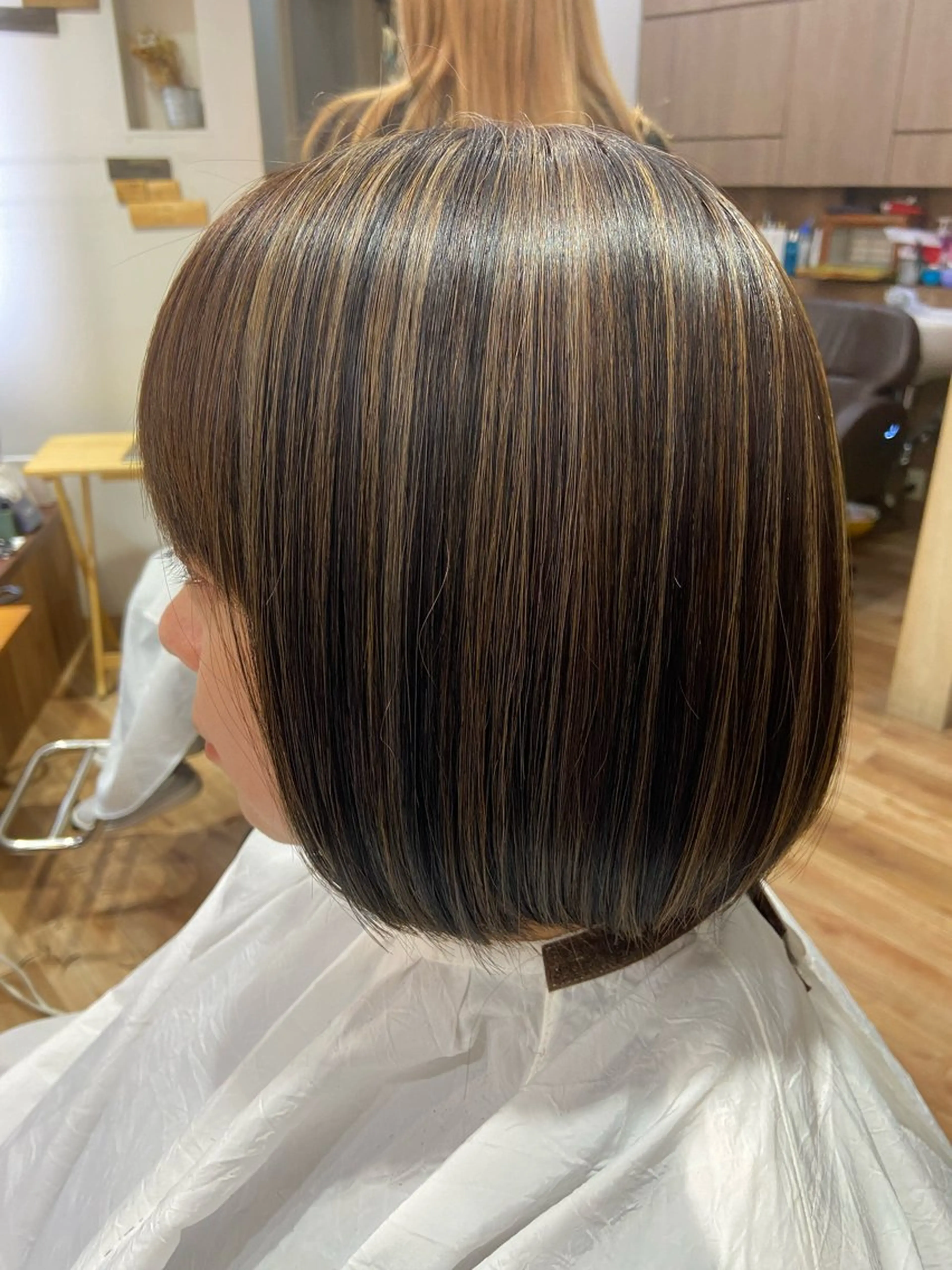 ミディアム ハイライト かきあげバング 代表　しみず としやのヘアスタイル