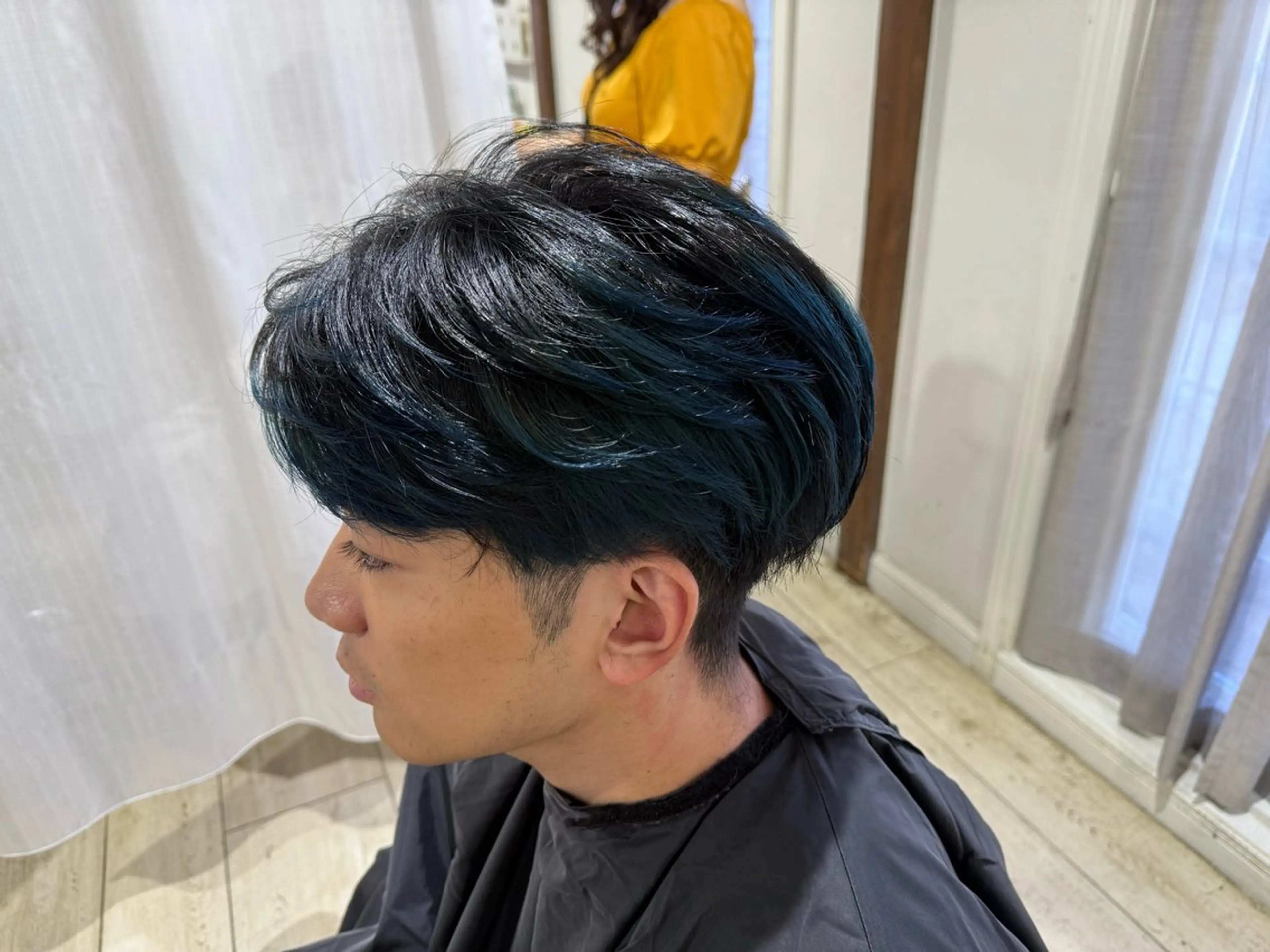 ブリーチを伴うダブルカラーの写真