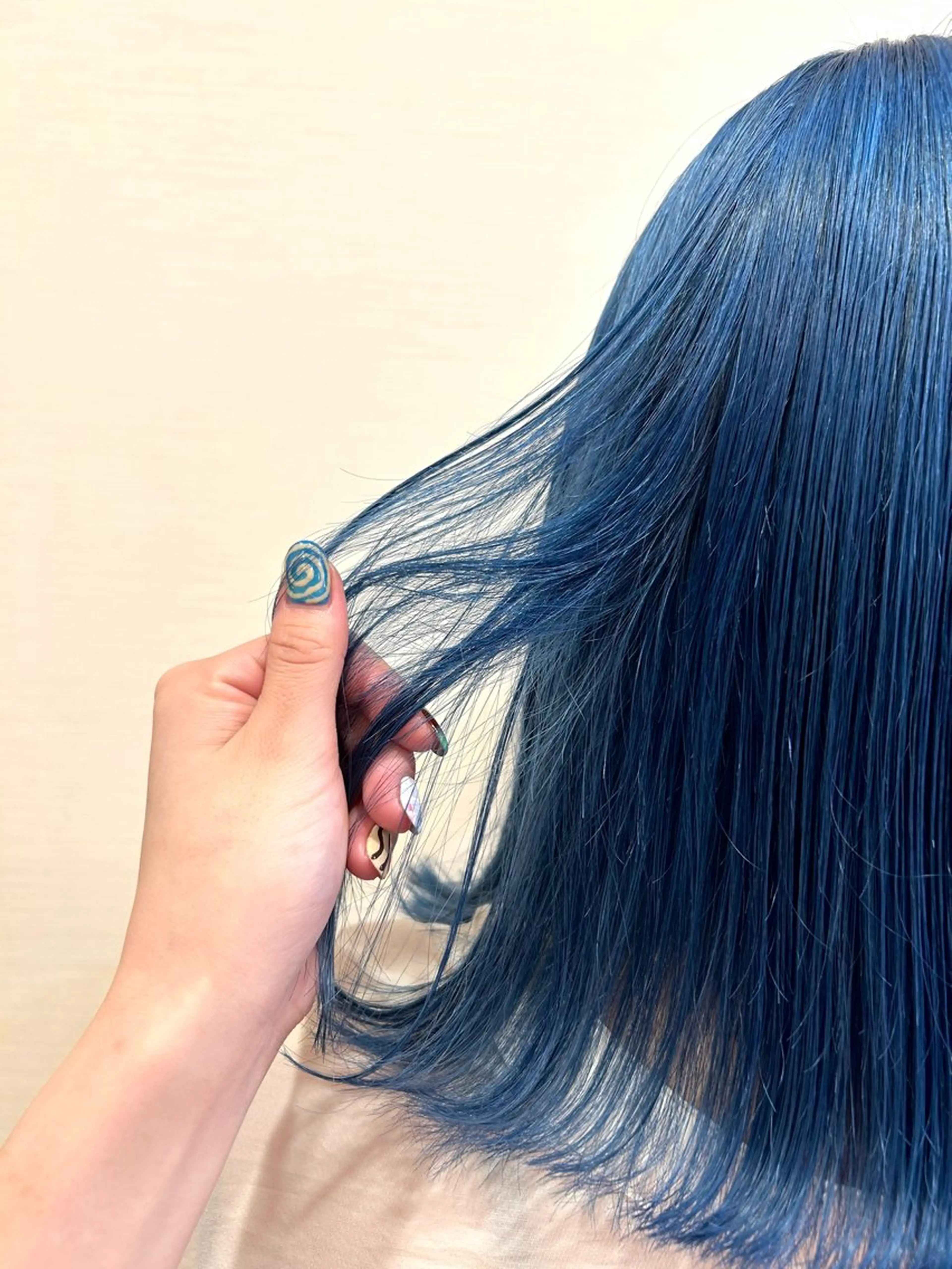 ミディアム カラー ブリーチ ブルーカラー ミ ユのヘアスタイル