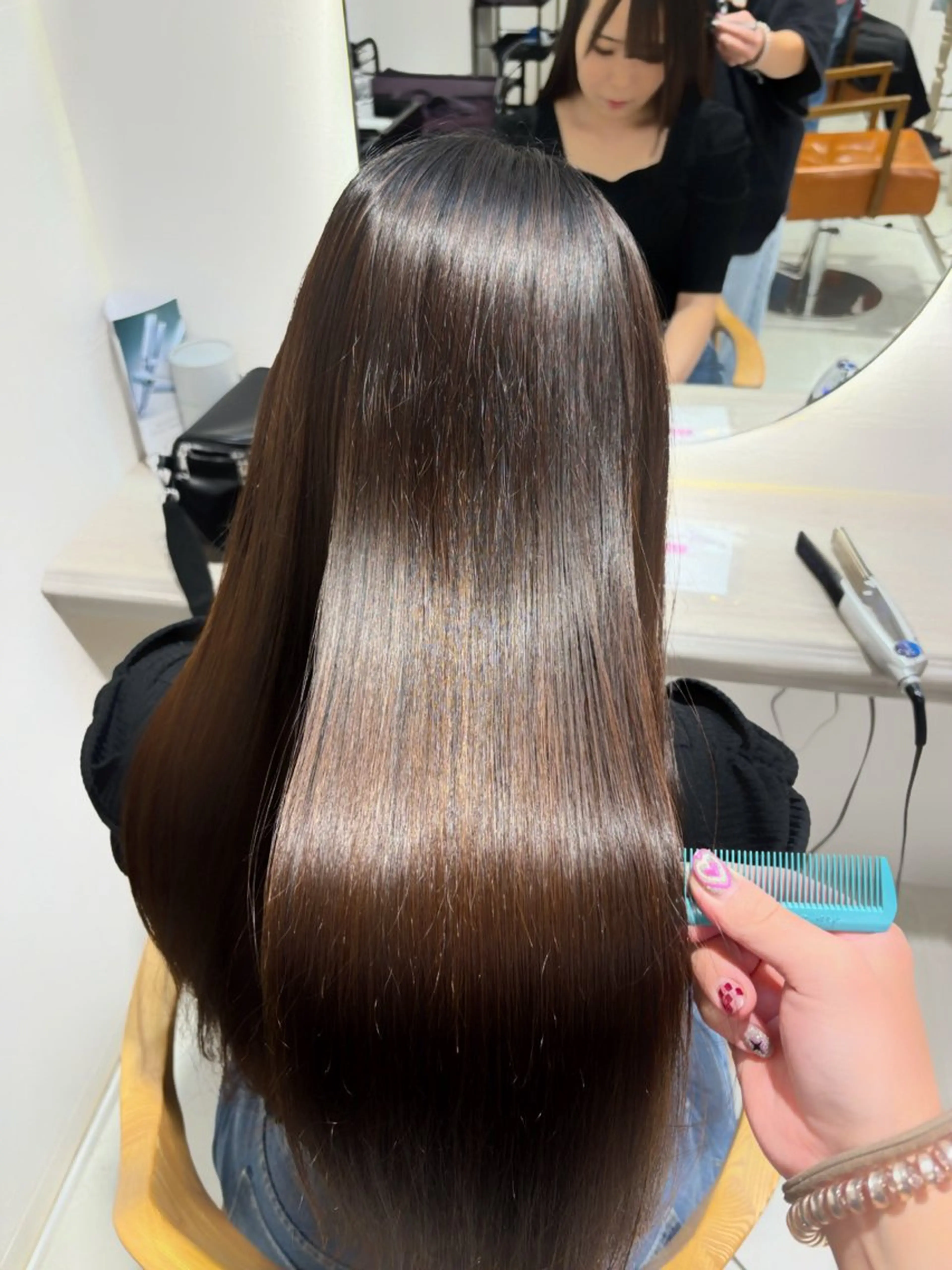 【🦕ミニモ限定メニュー🦕】前髪カット+縮毛矯正+艶カラー+クイックトリートメントの写真