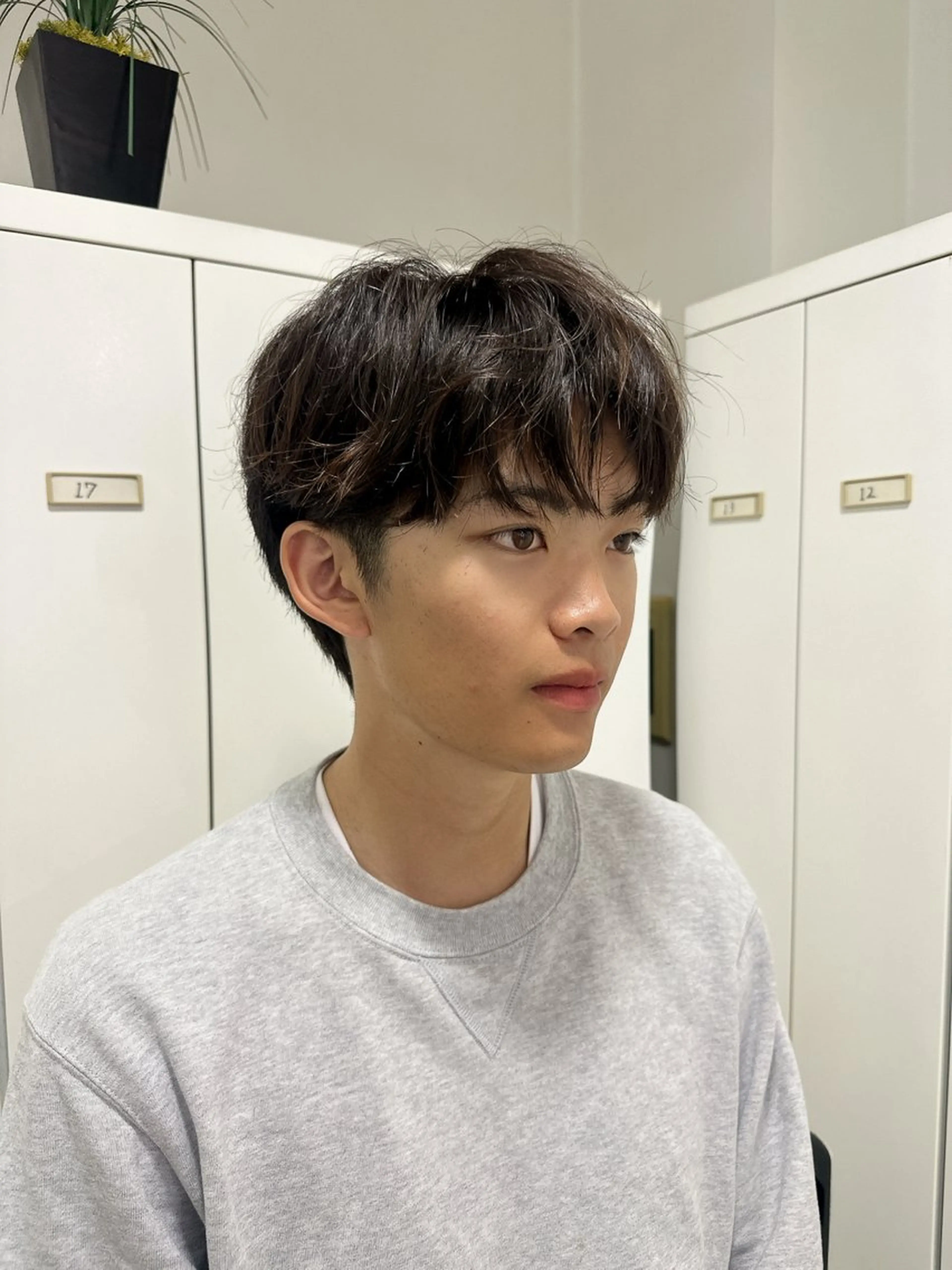メンズ マッシュ レイヤー 艶々カラーのヘアスタイル
