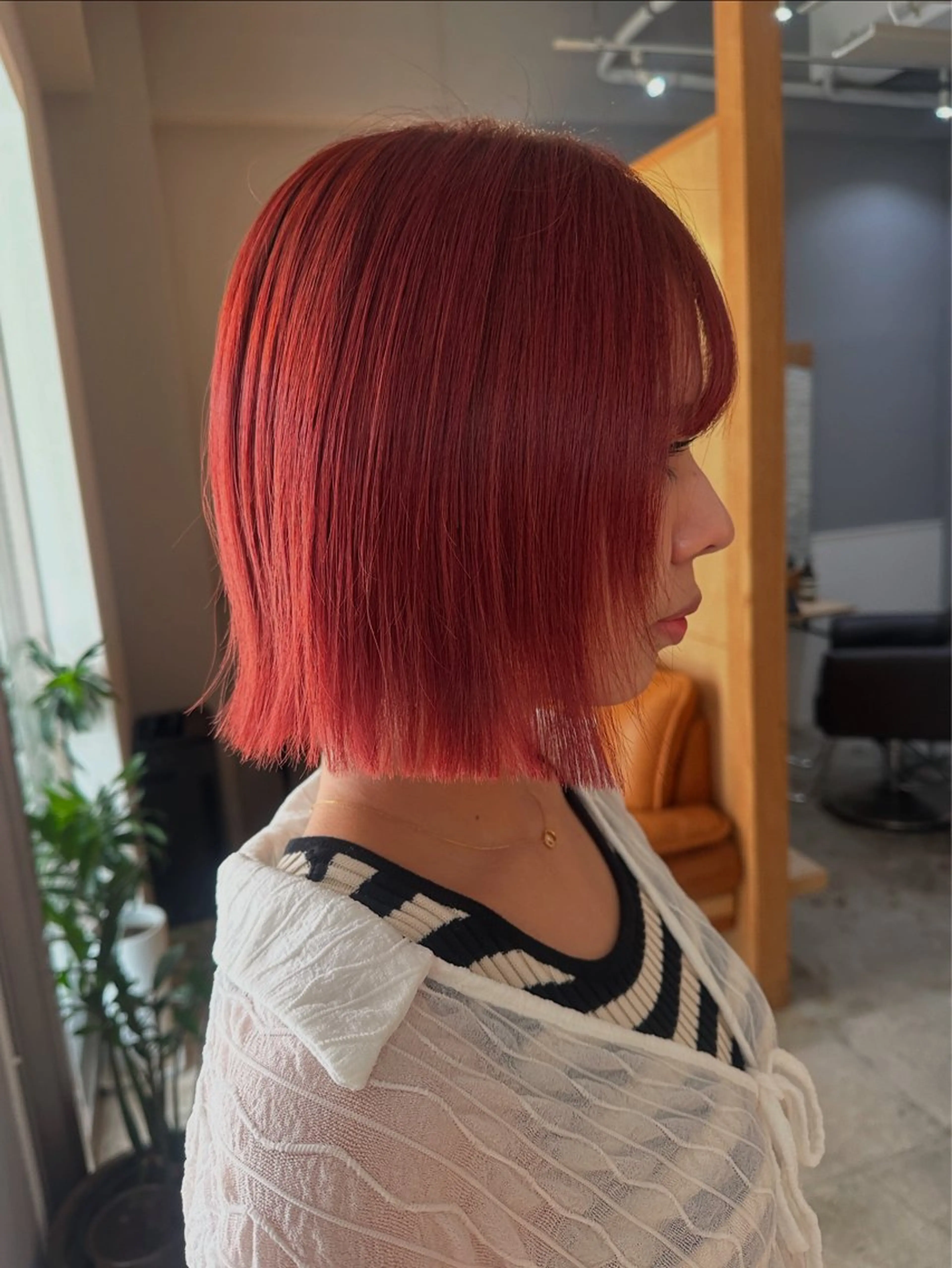 ミディアム 顔まわりレイヤー レイヤーカット カット ヘアカラー トリートメント miloc MOMOKAのヘアスタイル