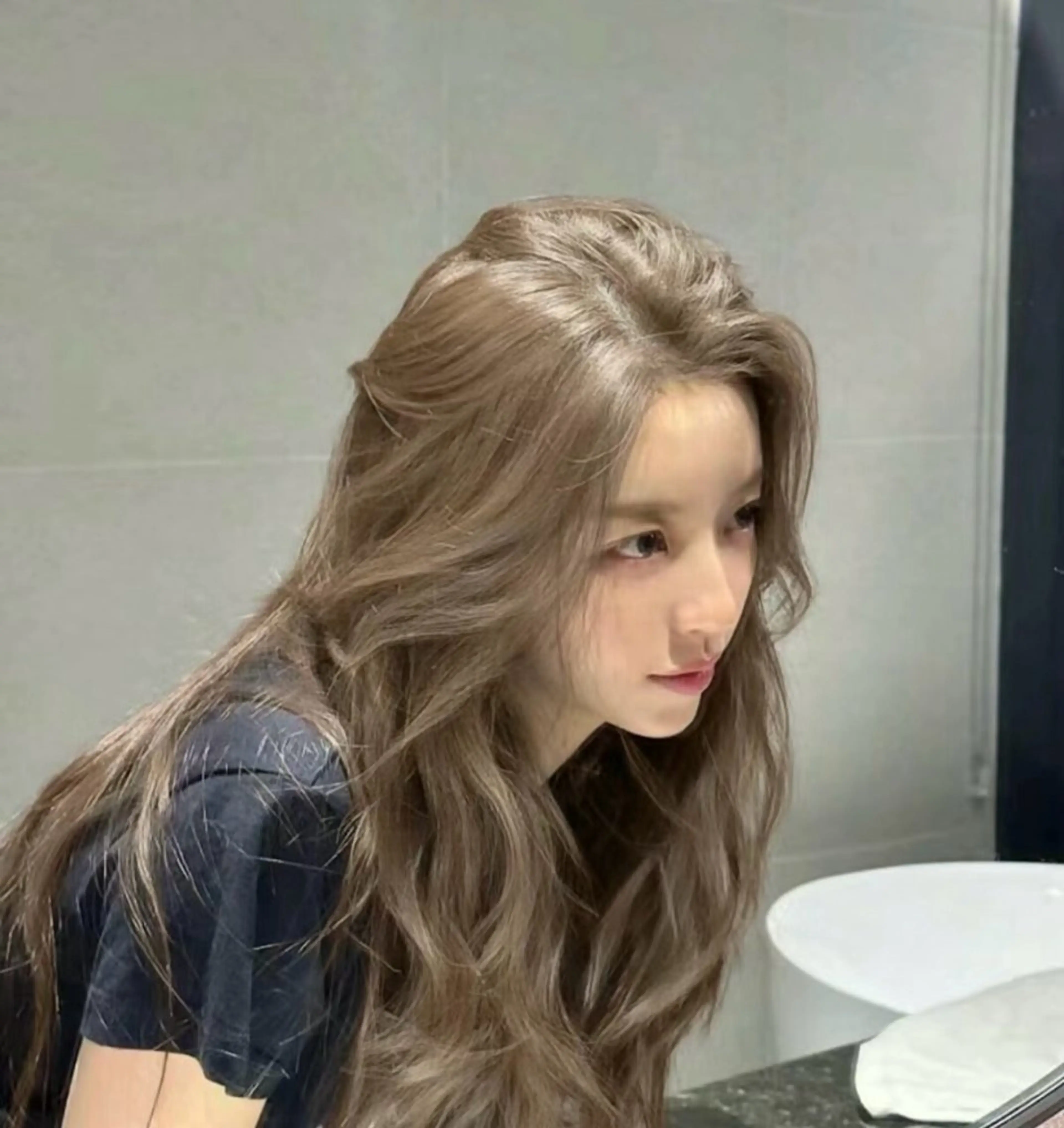 ミディアム カラー ヘアアレンジ グレージュ ミルクティーグレージュ mina 🌷のヘアスタイル