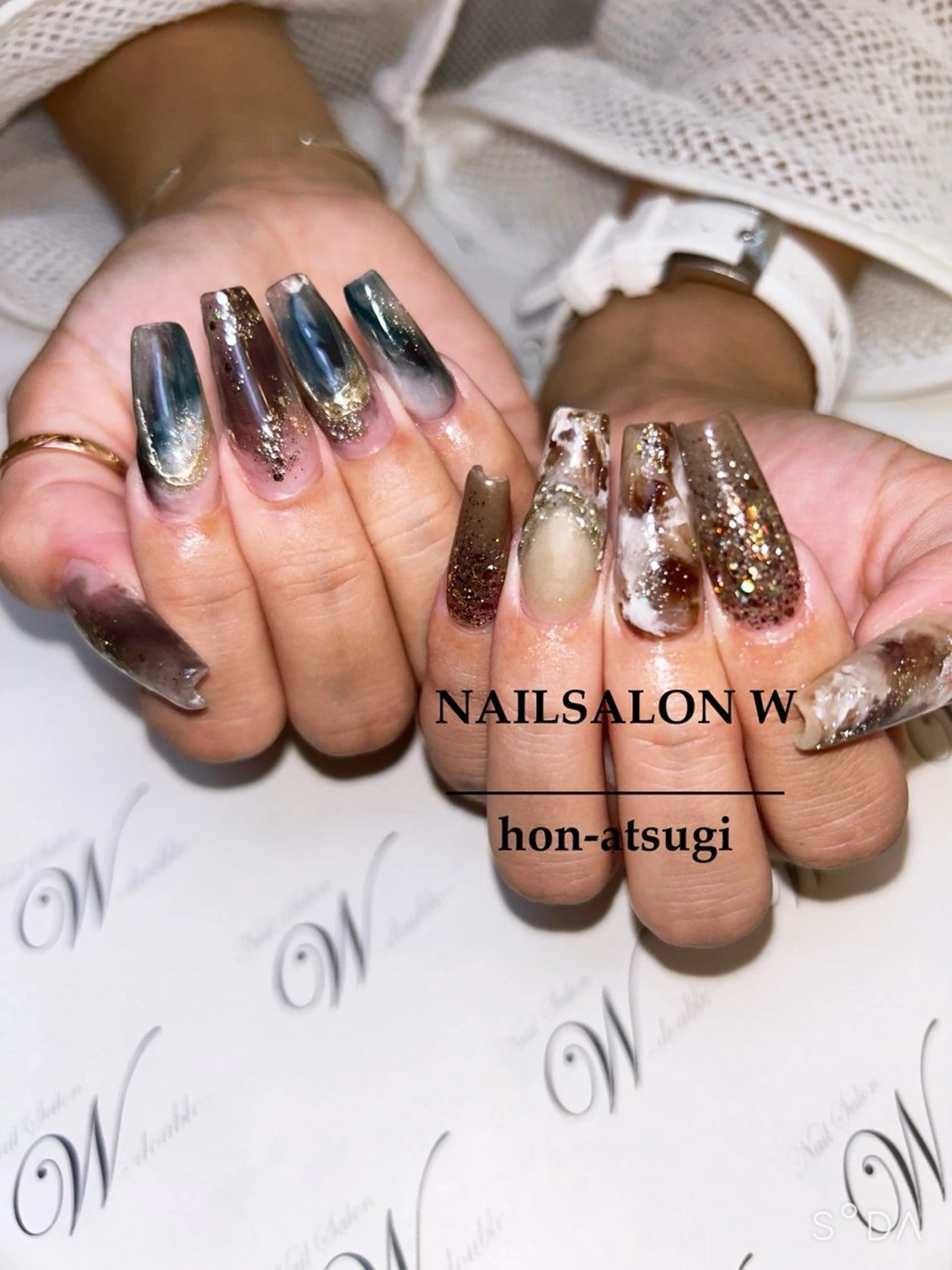 セミロング ハンドネイル ネイルサロン ダブルのネイルデザイン