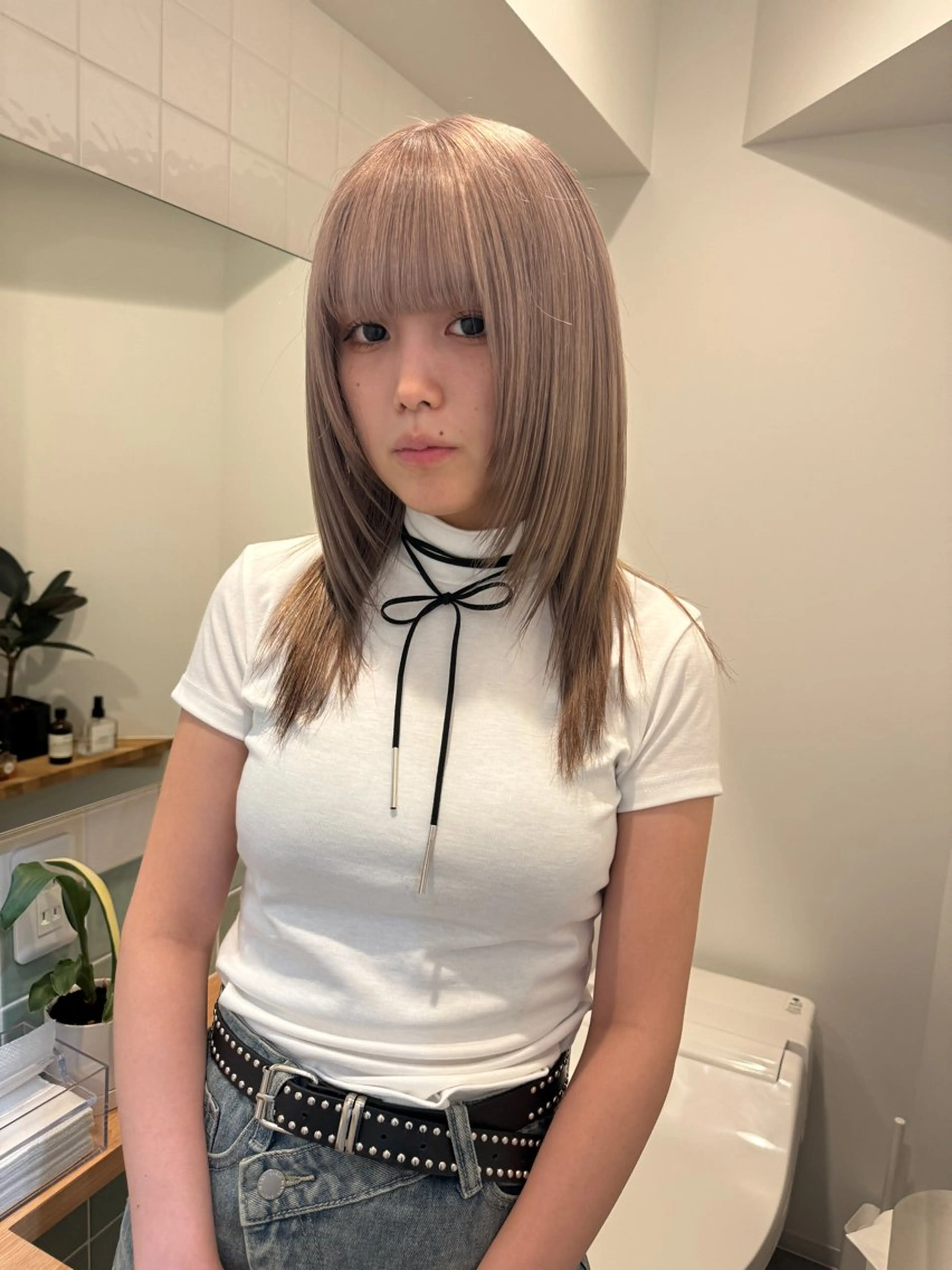 セミロング カラー 切りっぱなしボブ レイヤー/縮毛矯正のヘアスタイル