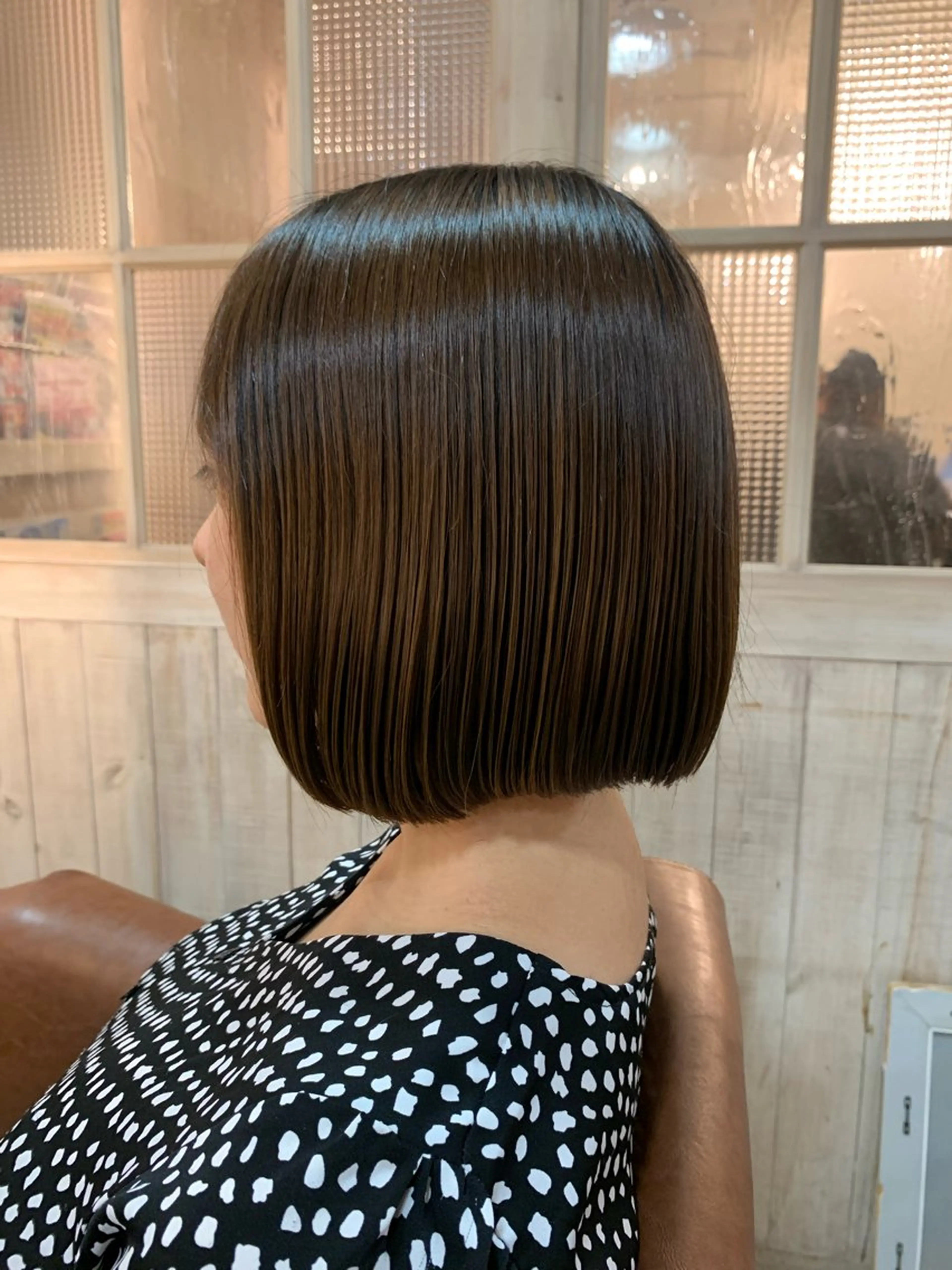 ショート ワンレンボブ ボブ amie by afloatのヘアスタイル