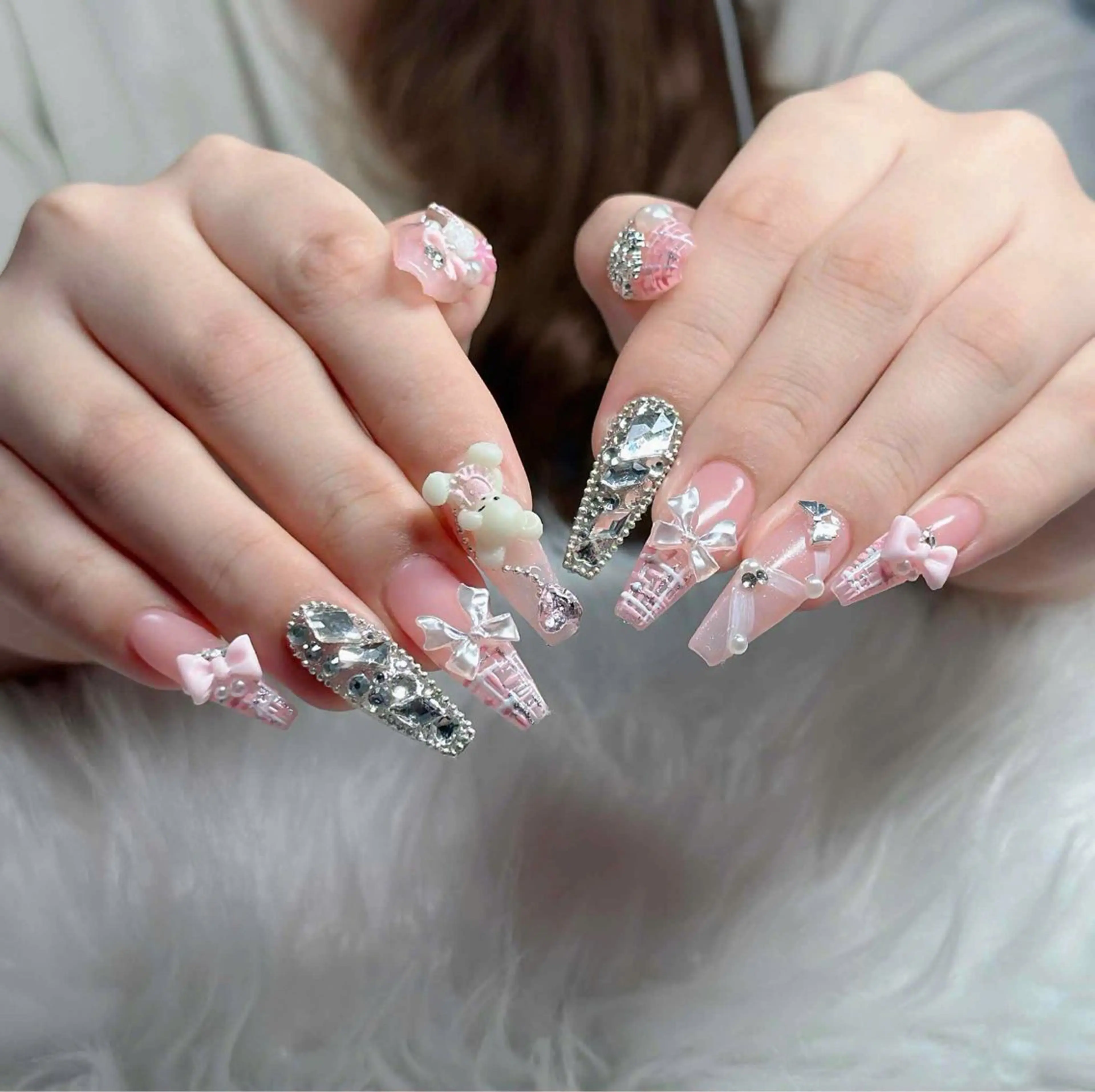 ネイル オーロラネイル フレンチネイル ジェルネイル ハロウィン キラキラネイル ハンドネイル H.baby Nail Salonのネイルデザイン