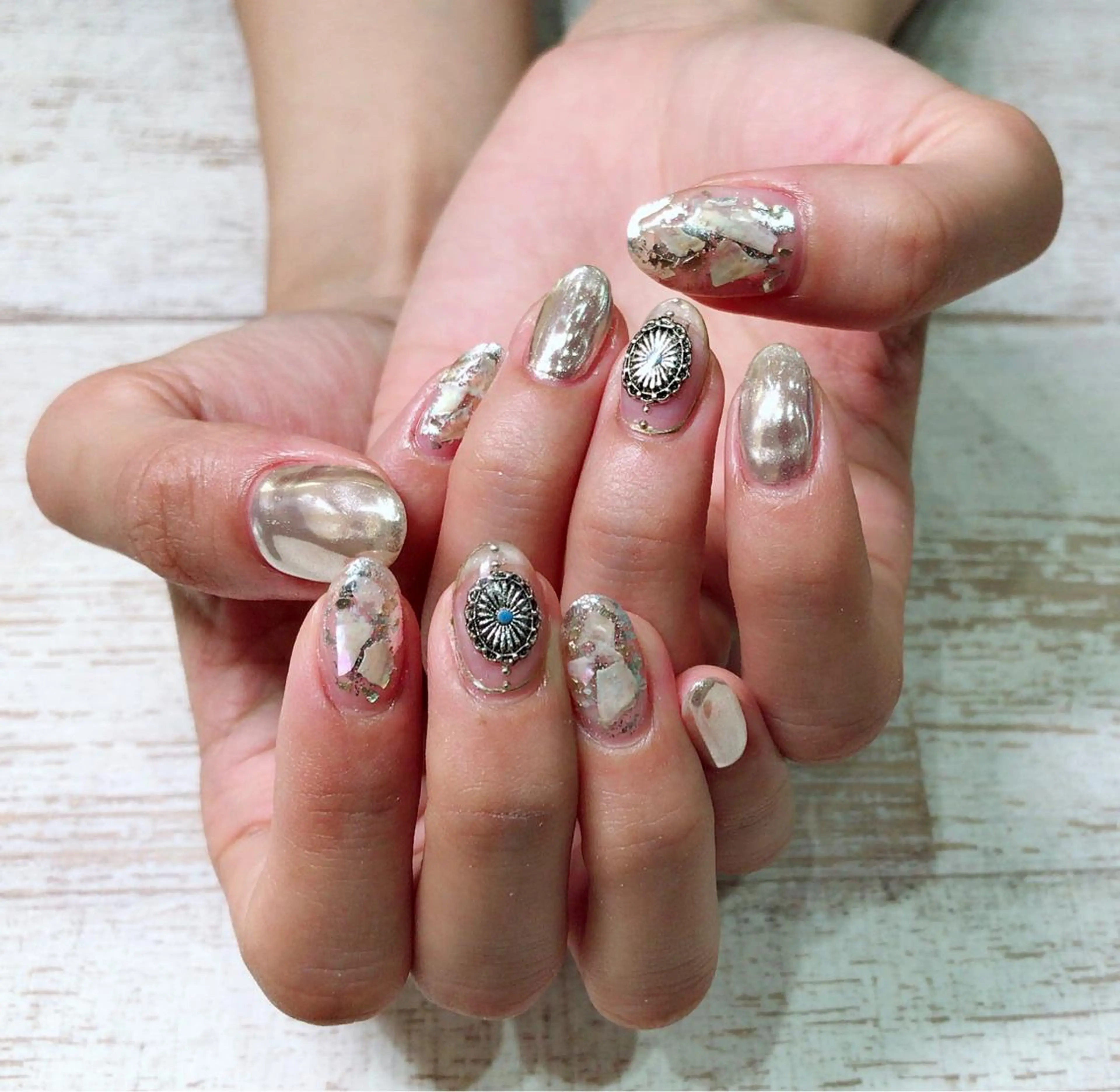 ネイル ミラーネイル Lino+ ネイル&よもぎ蒸しのネイルデザイン