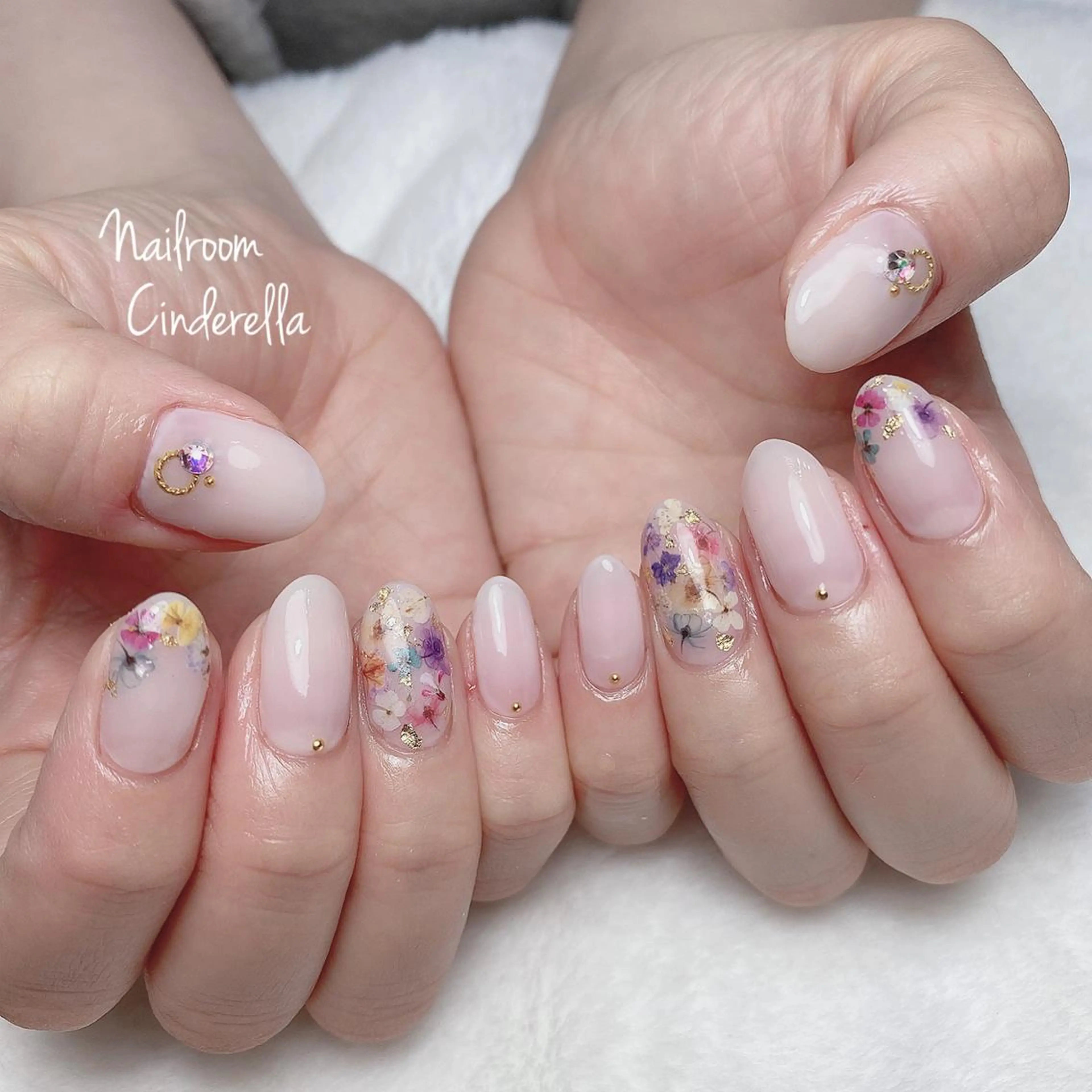 ネイル フラワーネイル Nailroom. Cinderellaのネイルデザイン