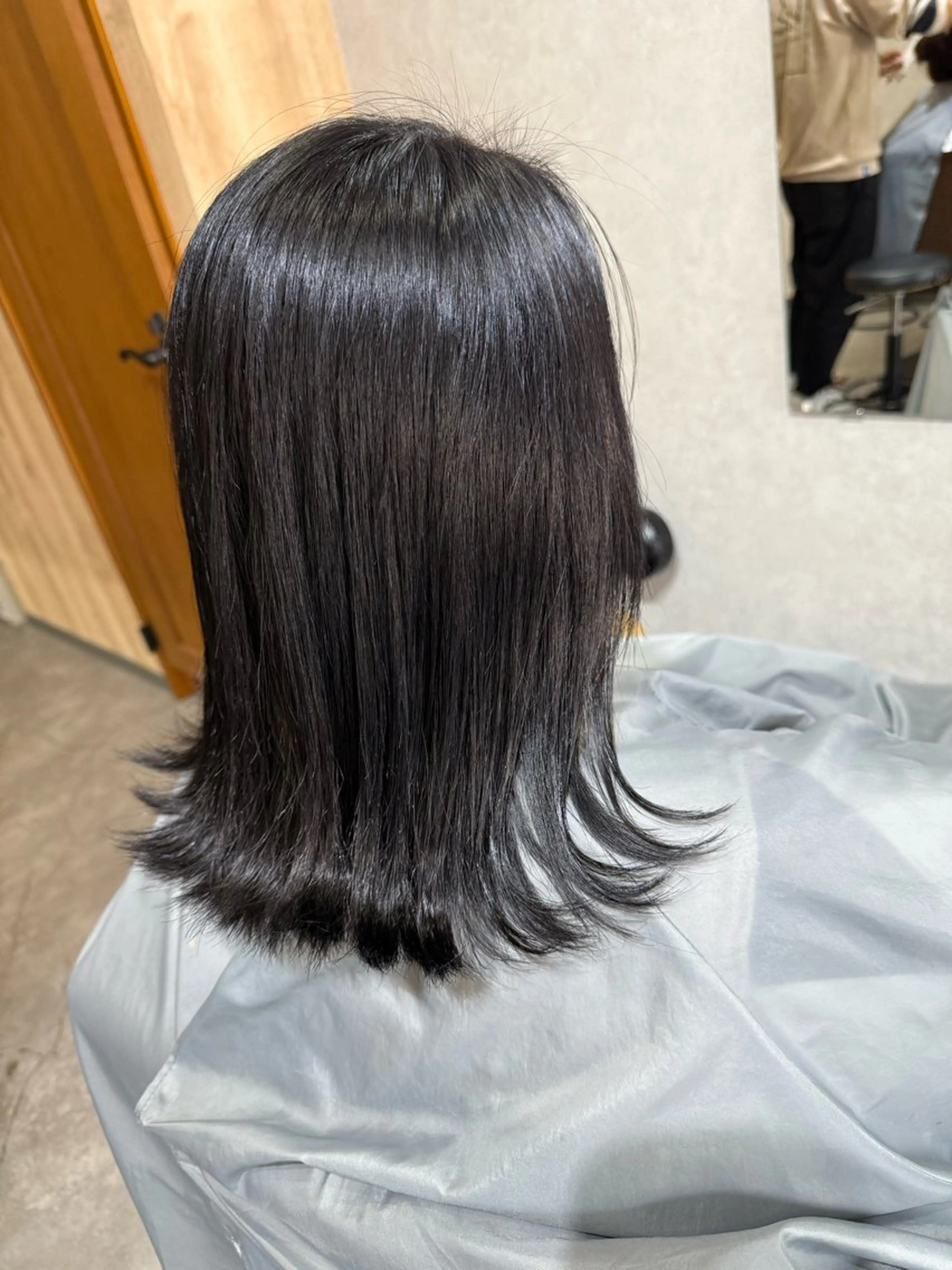 カラー 黒髪 ブルーカラー ブルーブラック カット ヘアカラー Bish Yanaのヘアスタイル