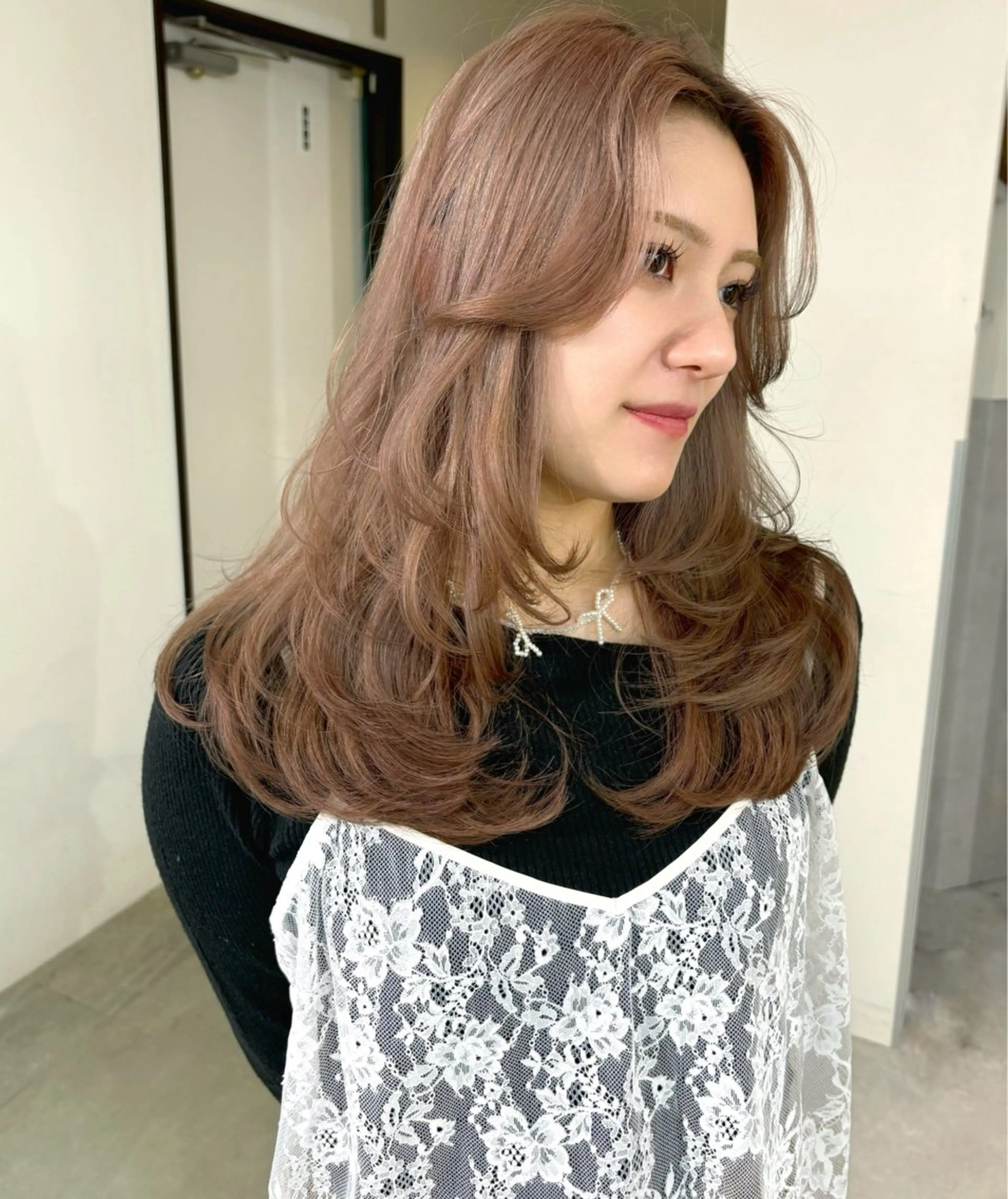 ロング カラー mizuki/ピンク ベージュ.レイヤーのヘアスタイル